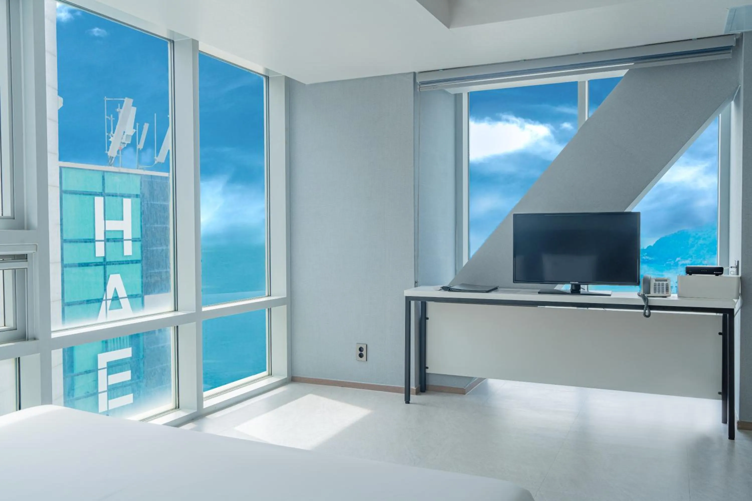 TV and multimedia in Sun Cloud Hotel