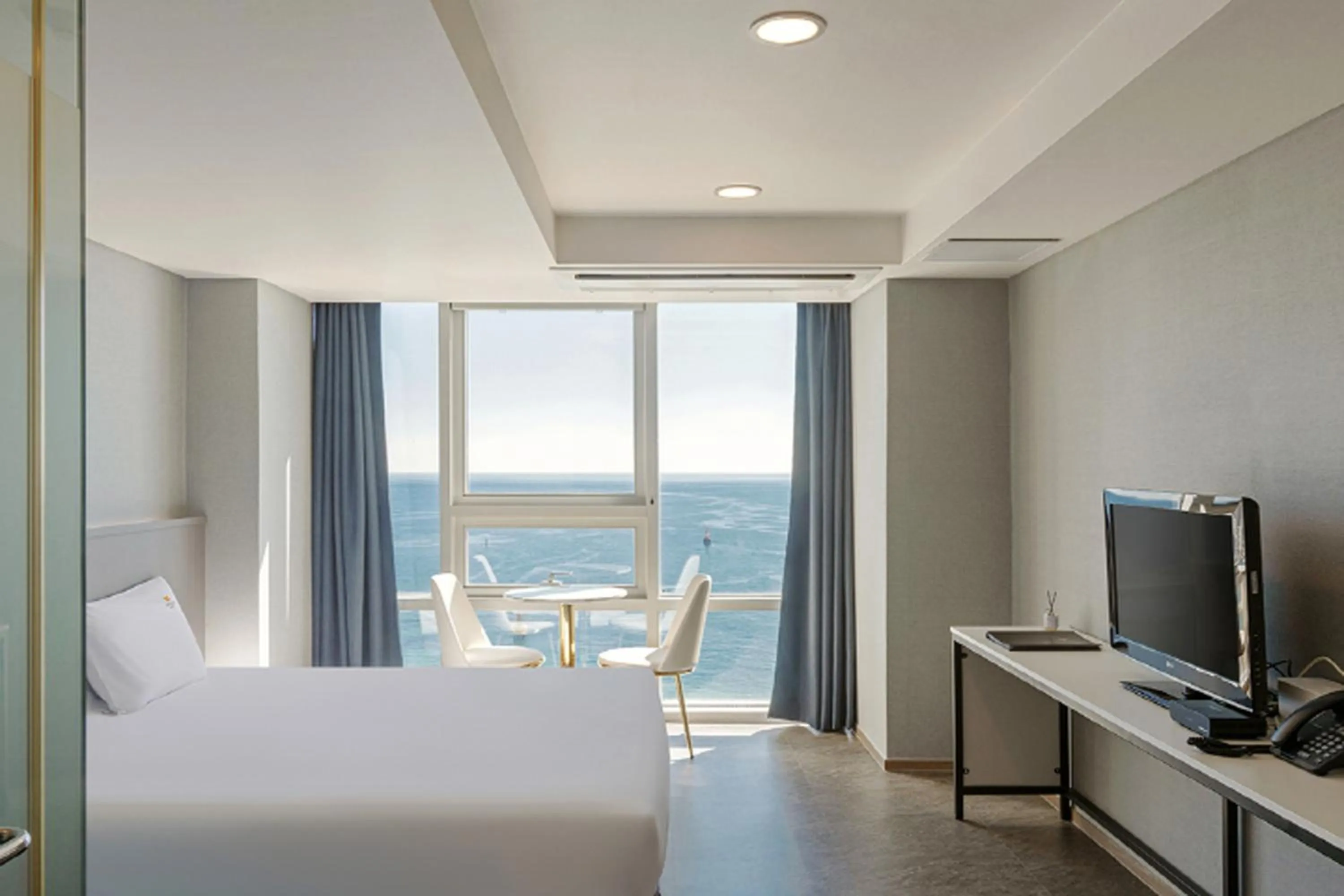 Sea view, Bed in Sun Cloud Hotel