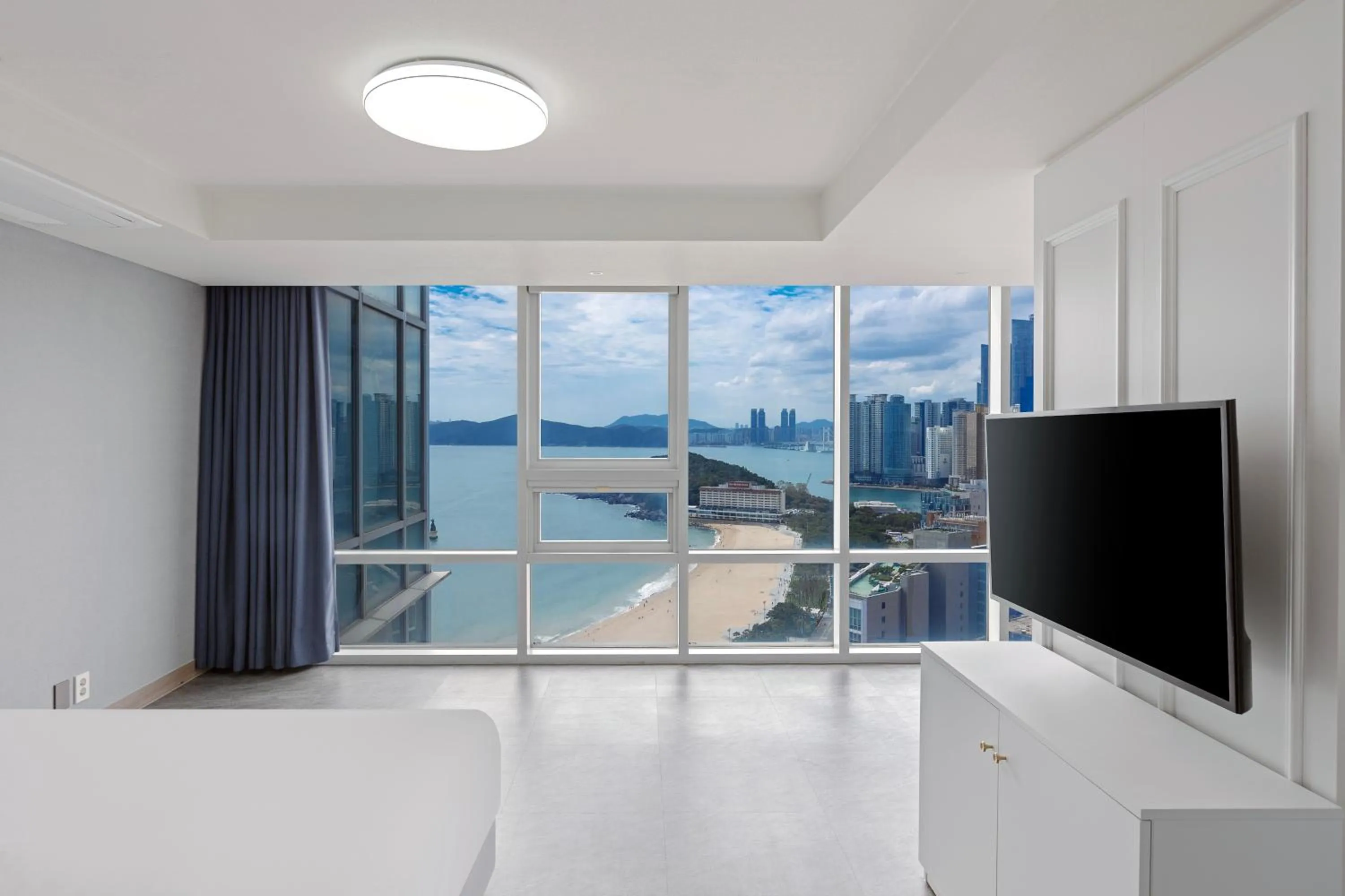 Sea view, Bed in Sun Cloud Hotel