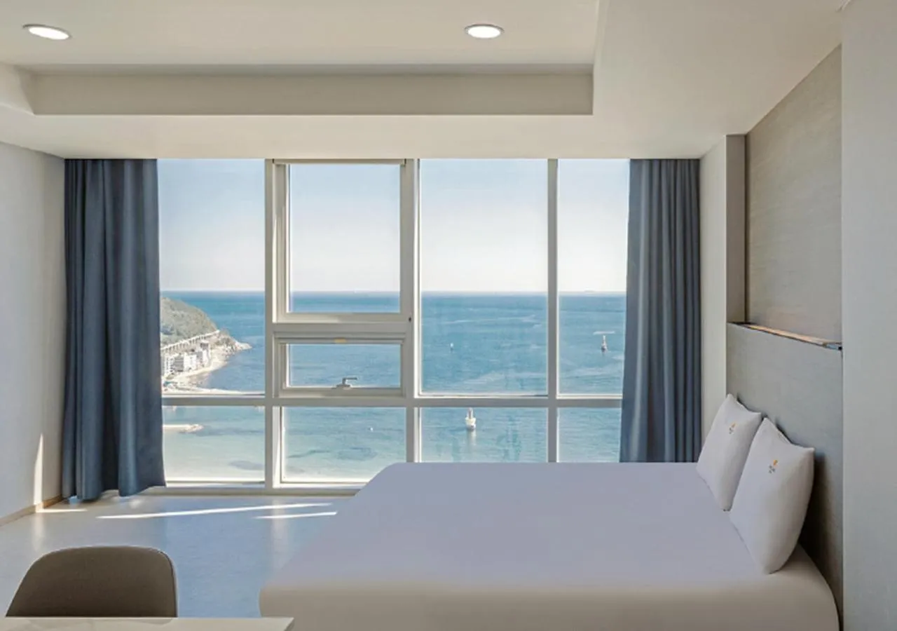 Sea view, Bed in Sun Cloud Hotel