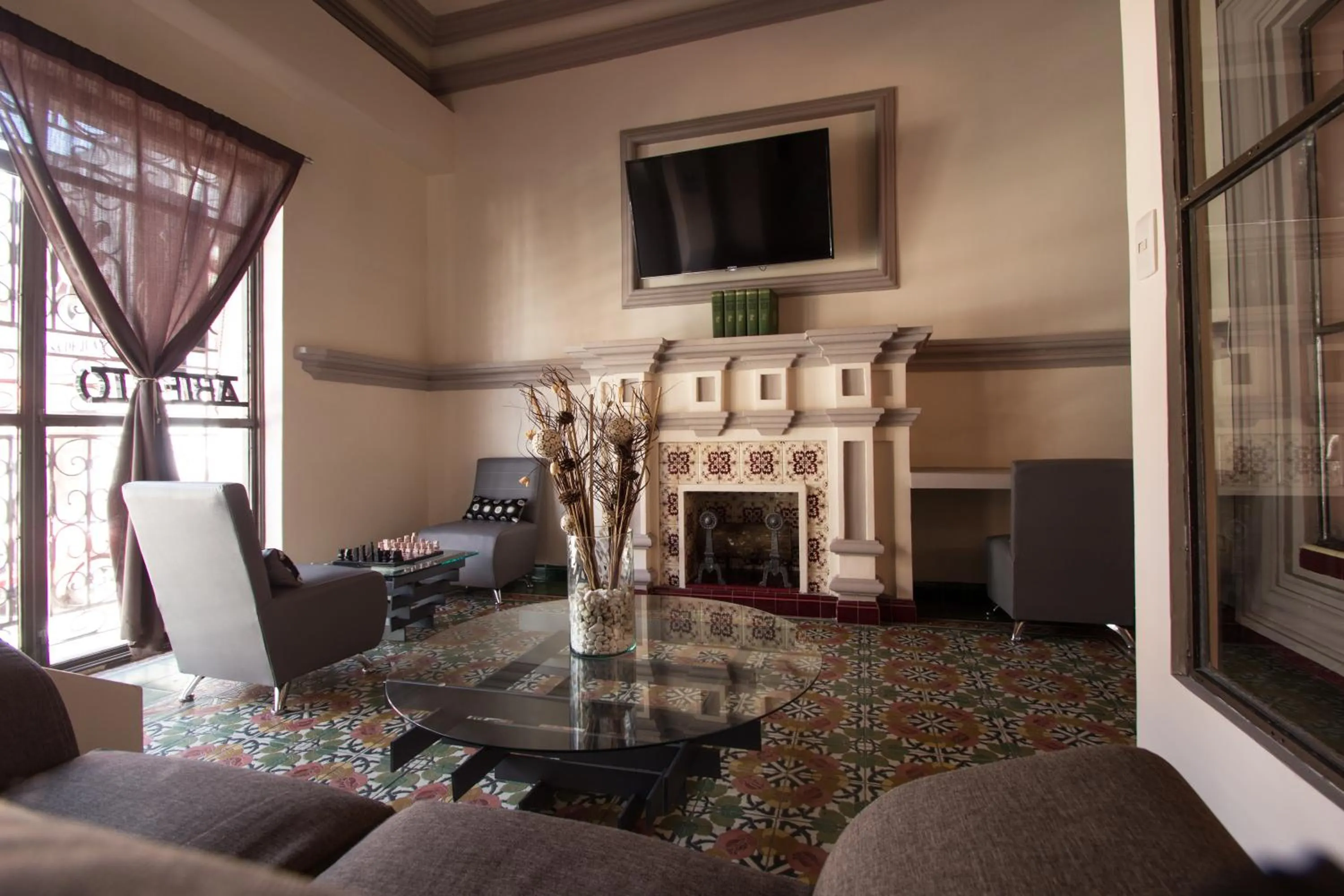 Communal lounge/ TV room in Casa de Juan Hostal