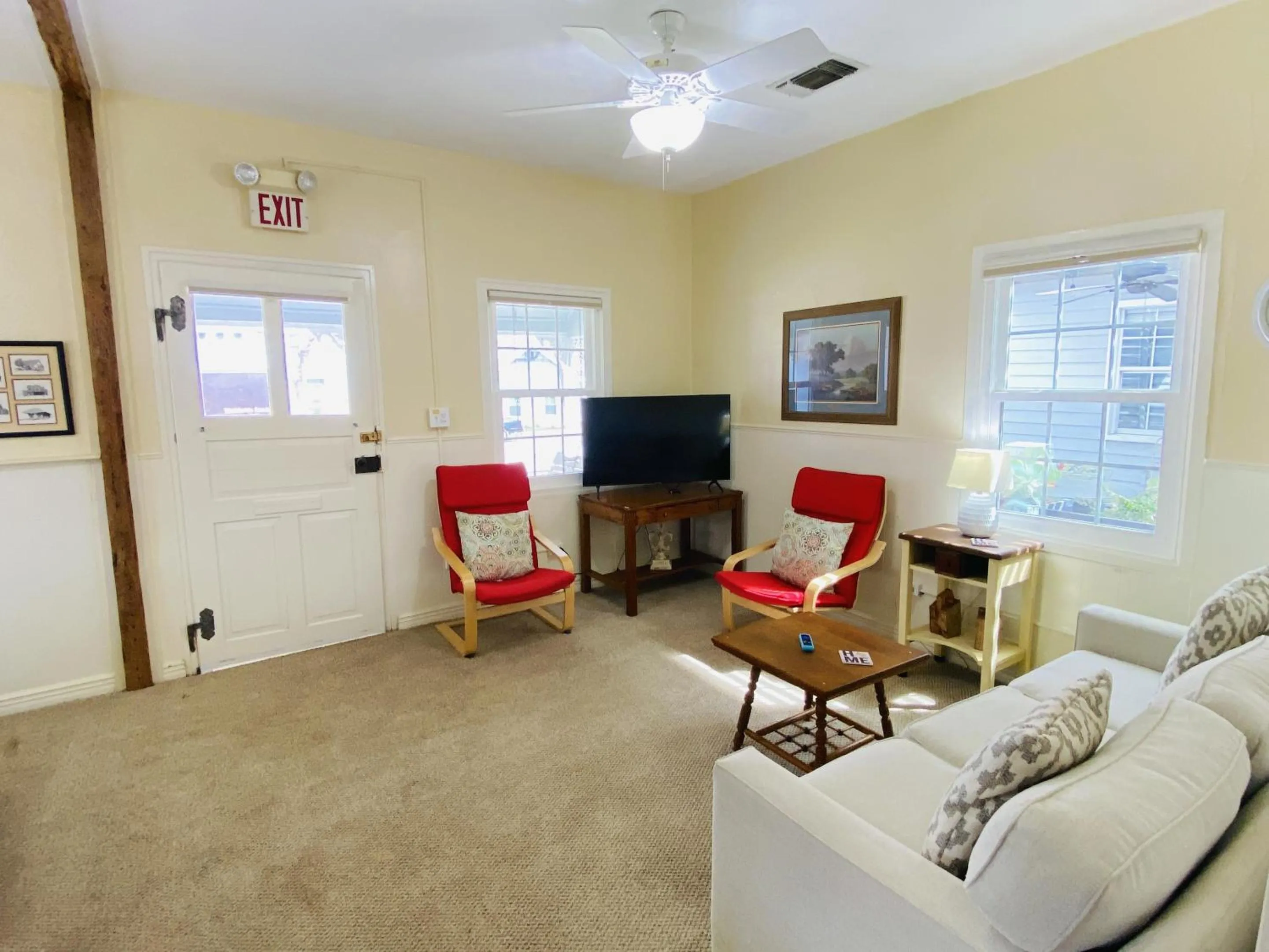 Living room in Comal Inn