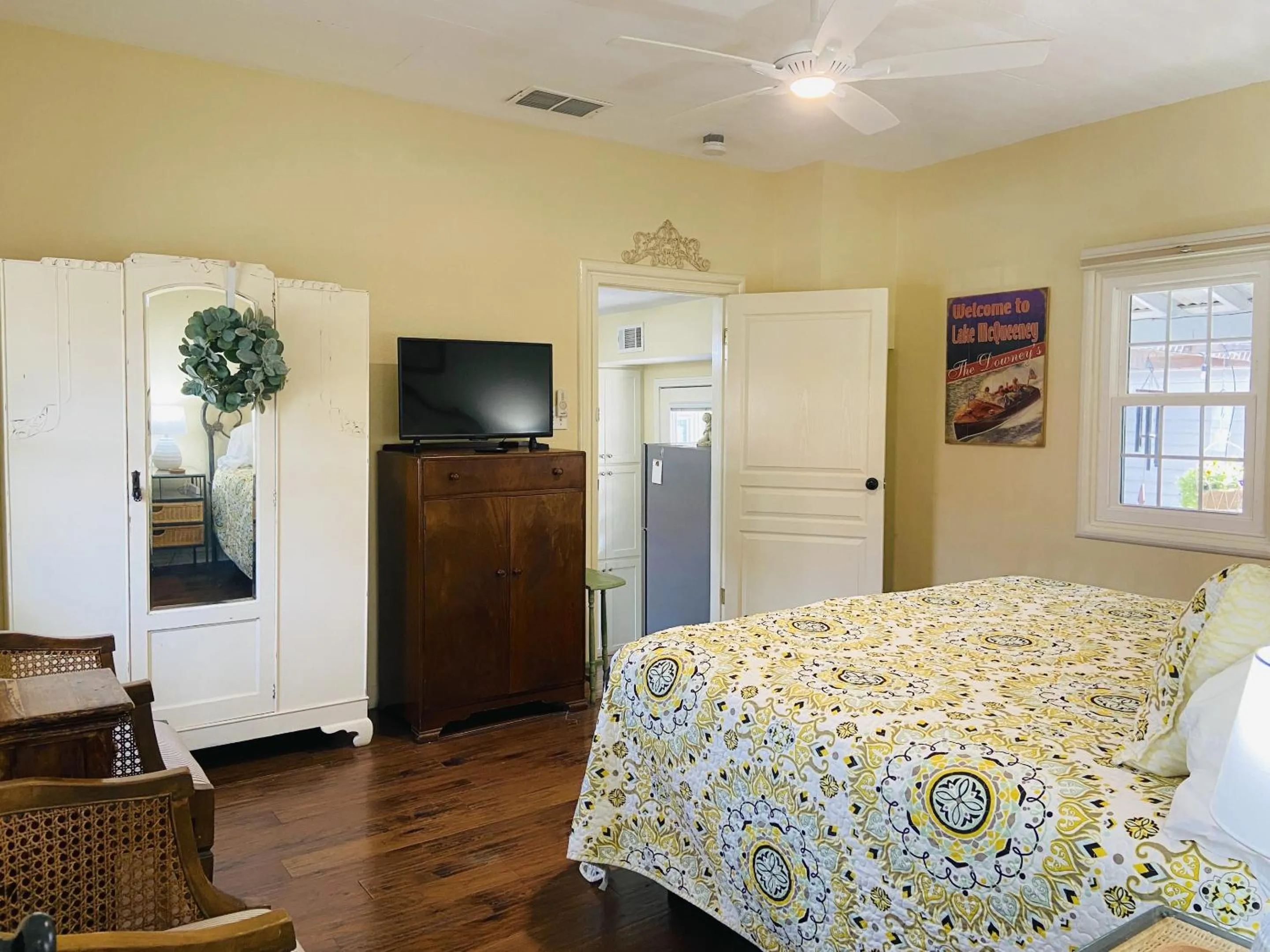 Bedroom, Bed in Comal Inn