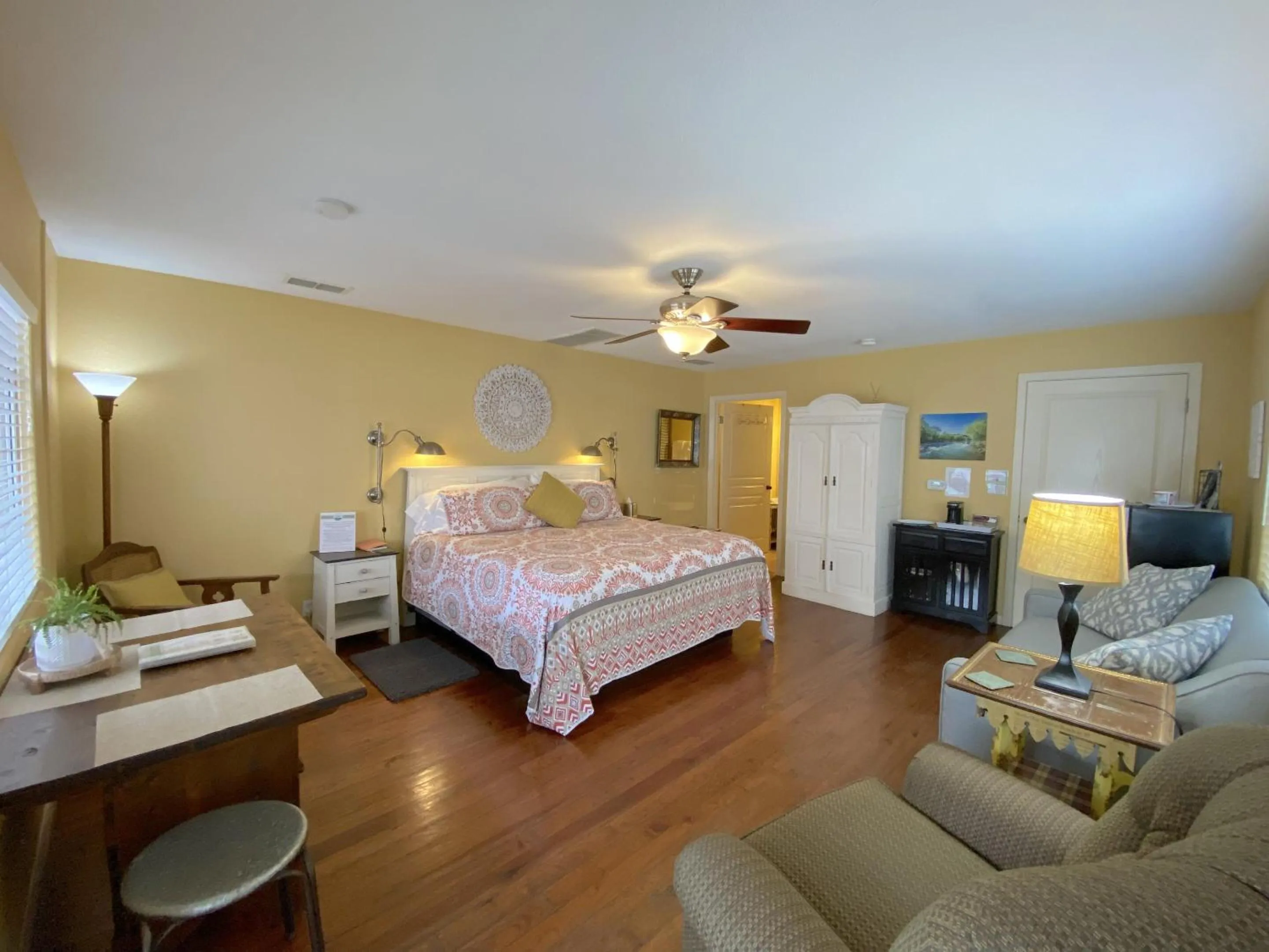 Bedroom, Bed in Comal Inn