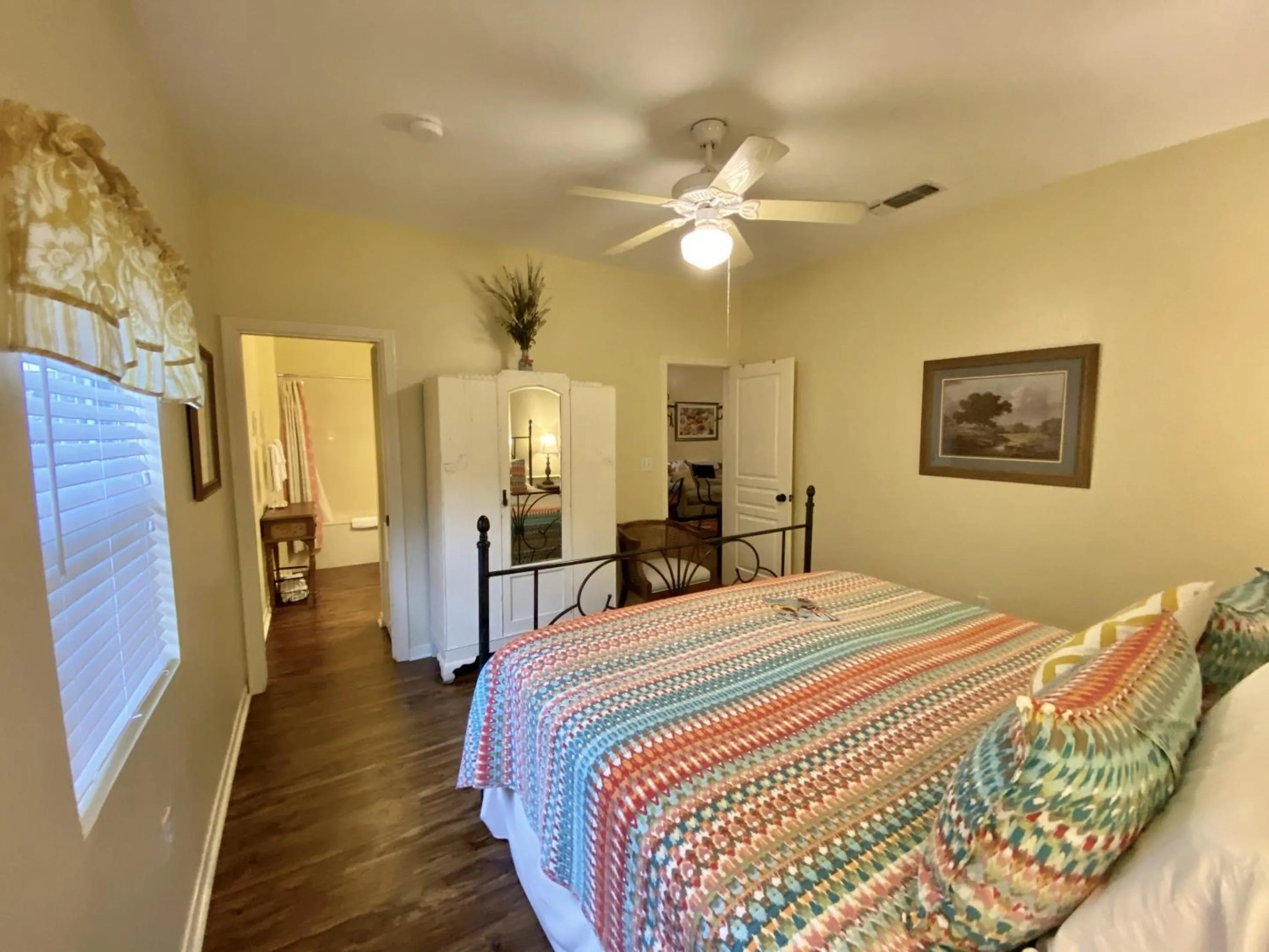 Bedroom, Bed in Comal Inn