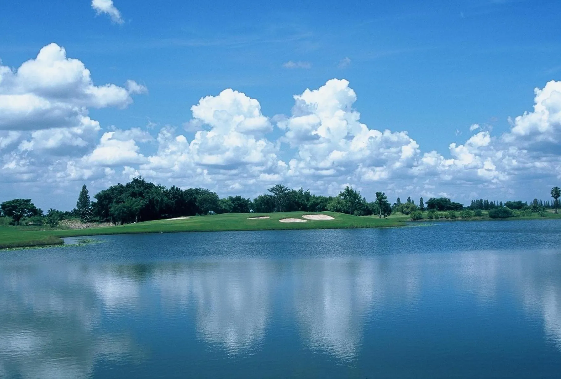 Uniland Golf & Resort