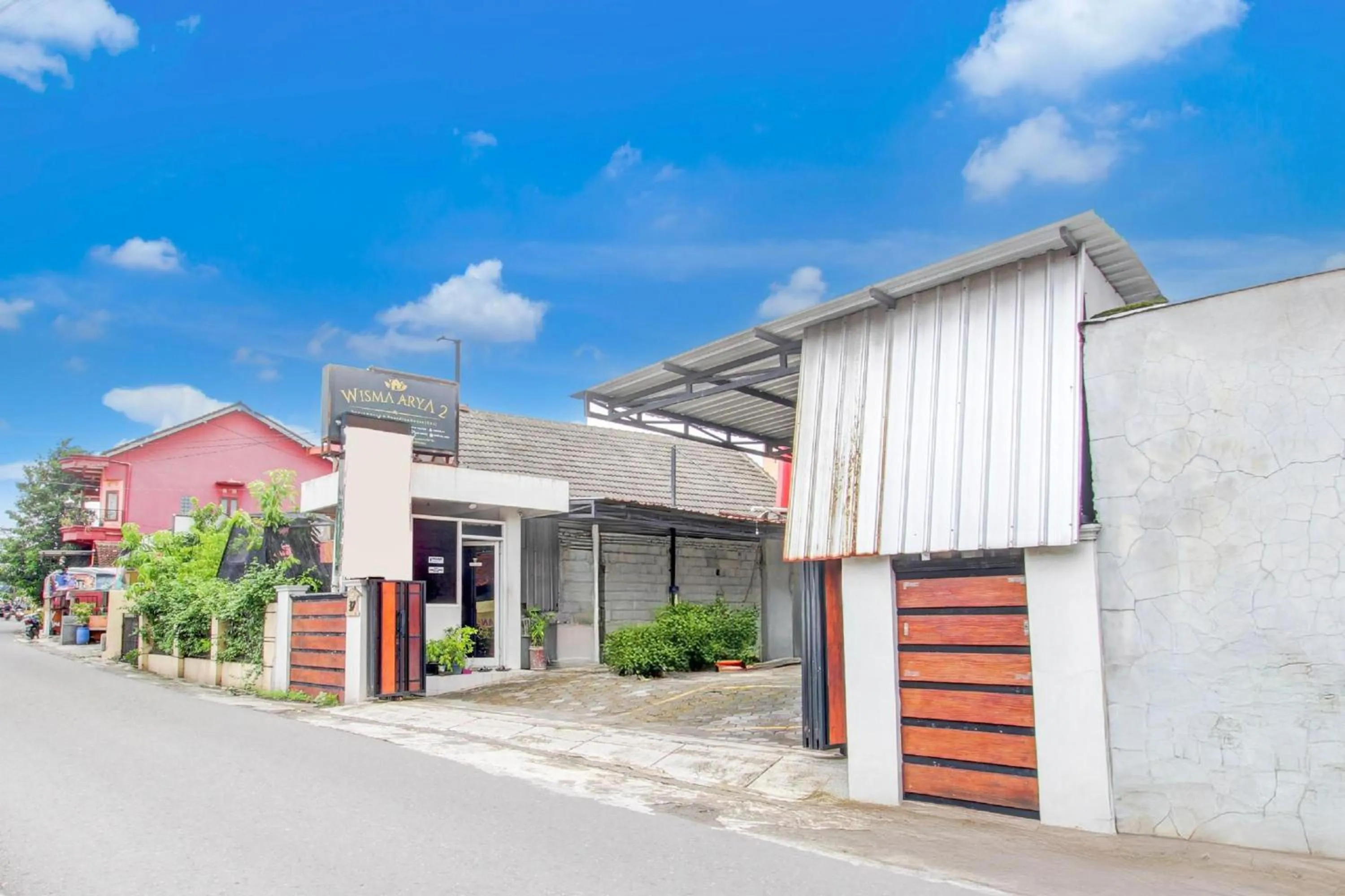 Property building in Hotel O Wisma Arya 2