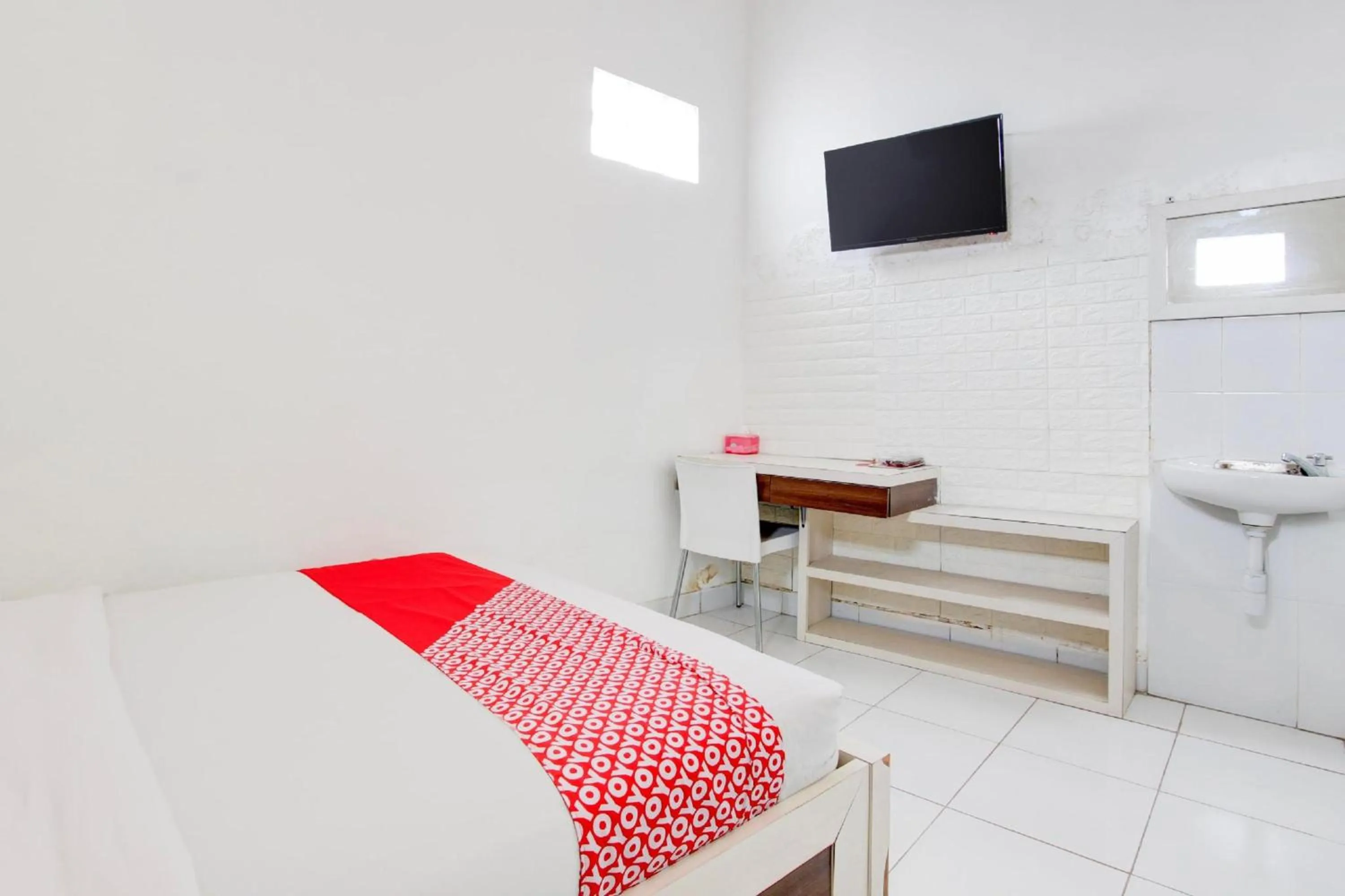 Photo of the whole room, Bed in Hotel O Wisma Arya 2