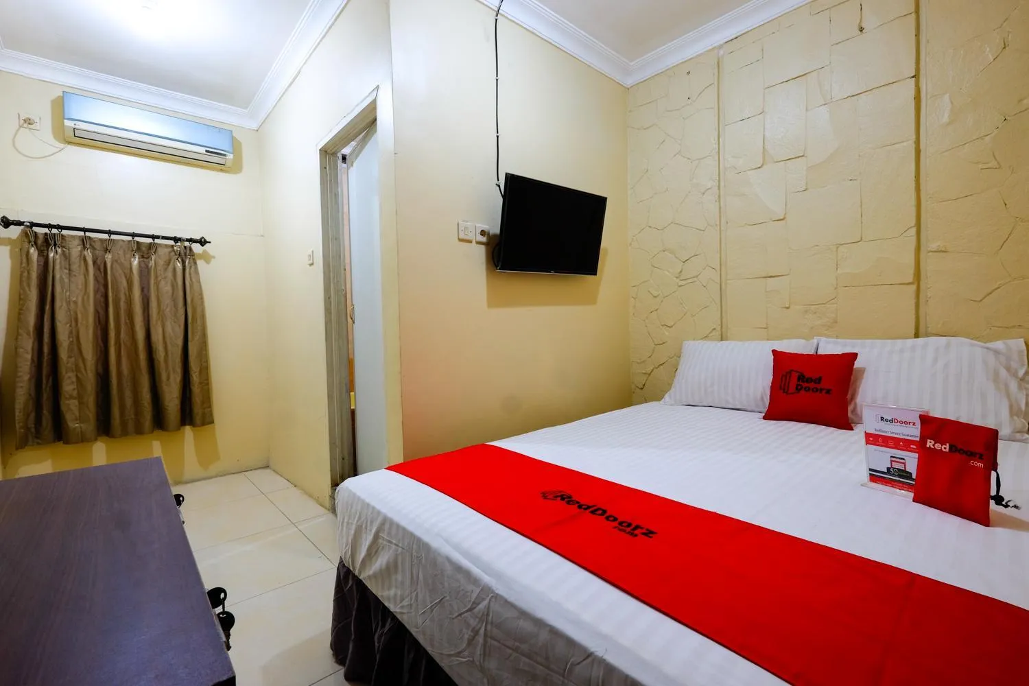 Bed in RedDoorz @ Jalan Setiabudi Semarang