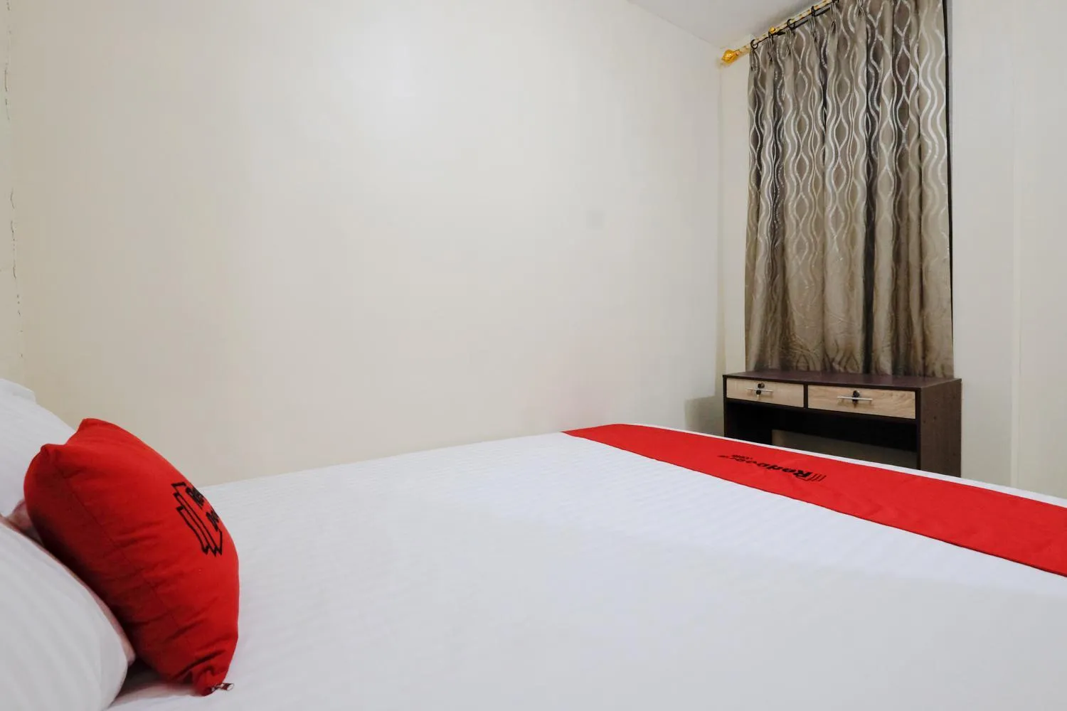 Bed in RedDoorz @ Jalan Setiabudi Semarang