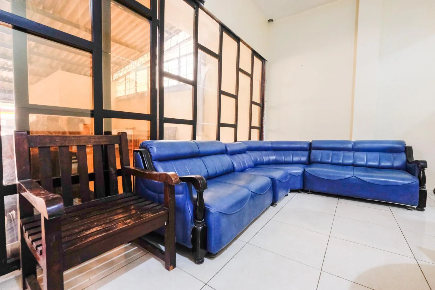 Lobby or reception, Seating Area in RedDoorz @ Jalan Setiabudi Semarang