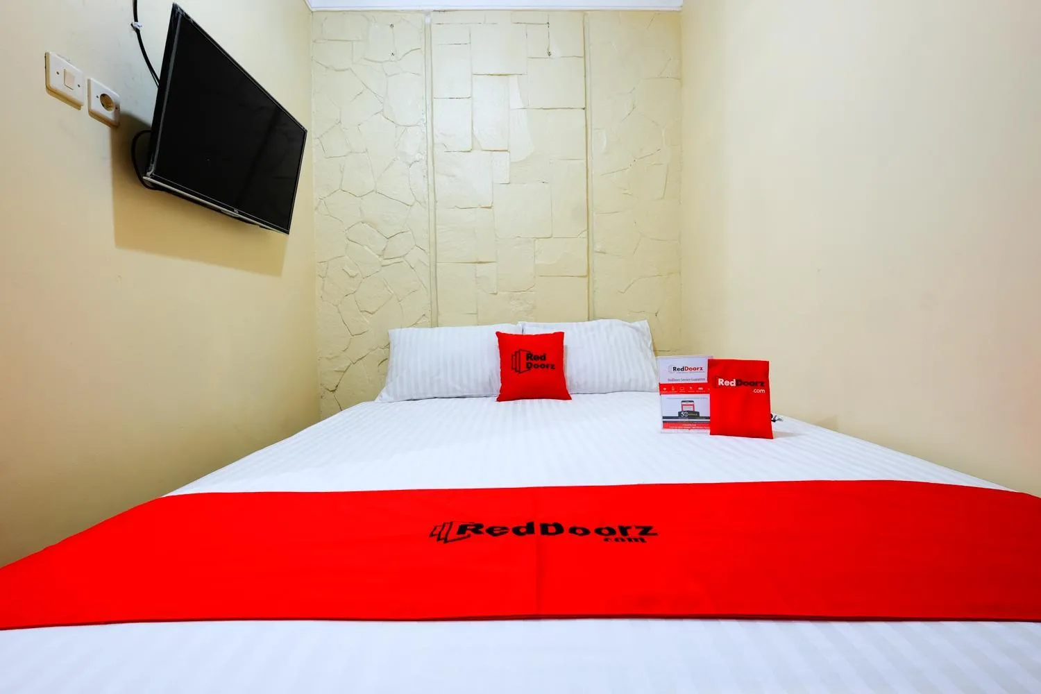 Bed in RedDoorz @ Jalan Setiabudi Semarang