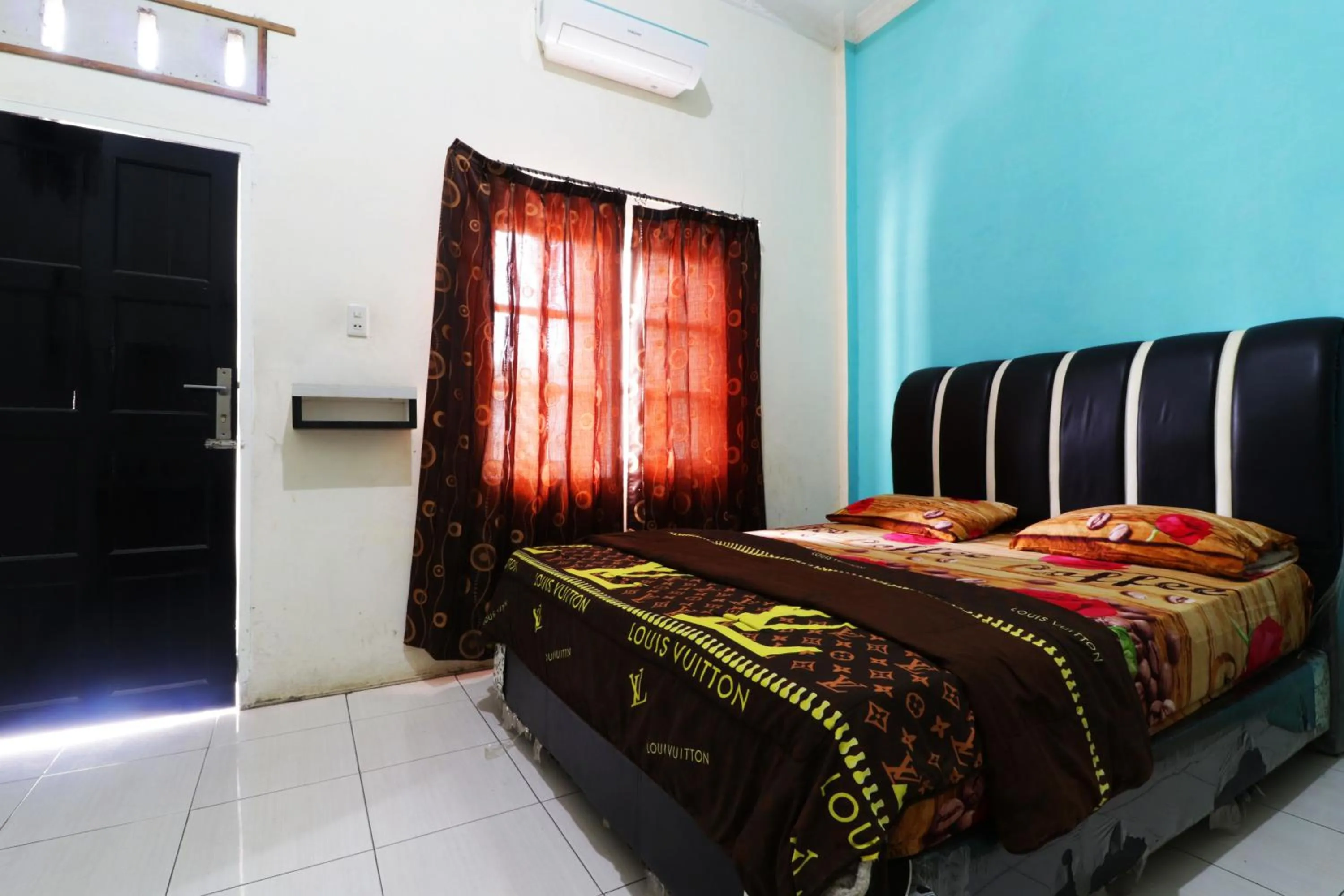 Bedroom, Bed in Hotel Graha Soeltan