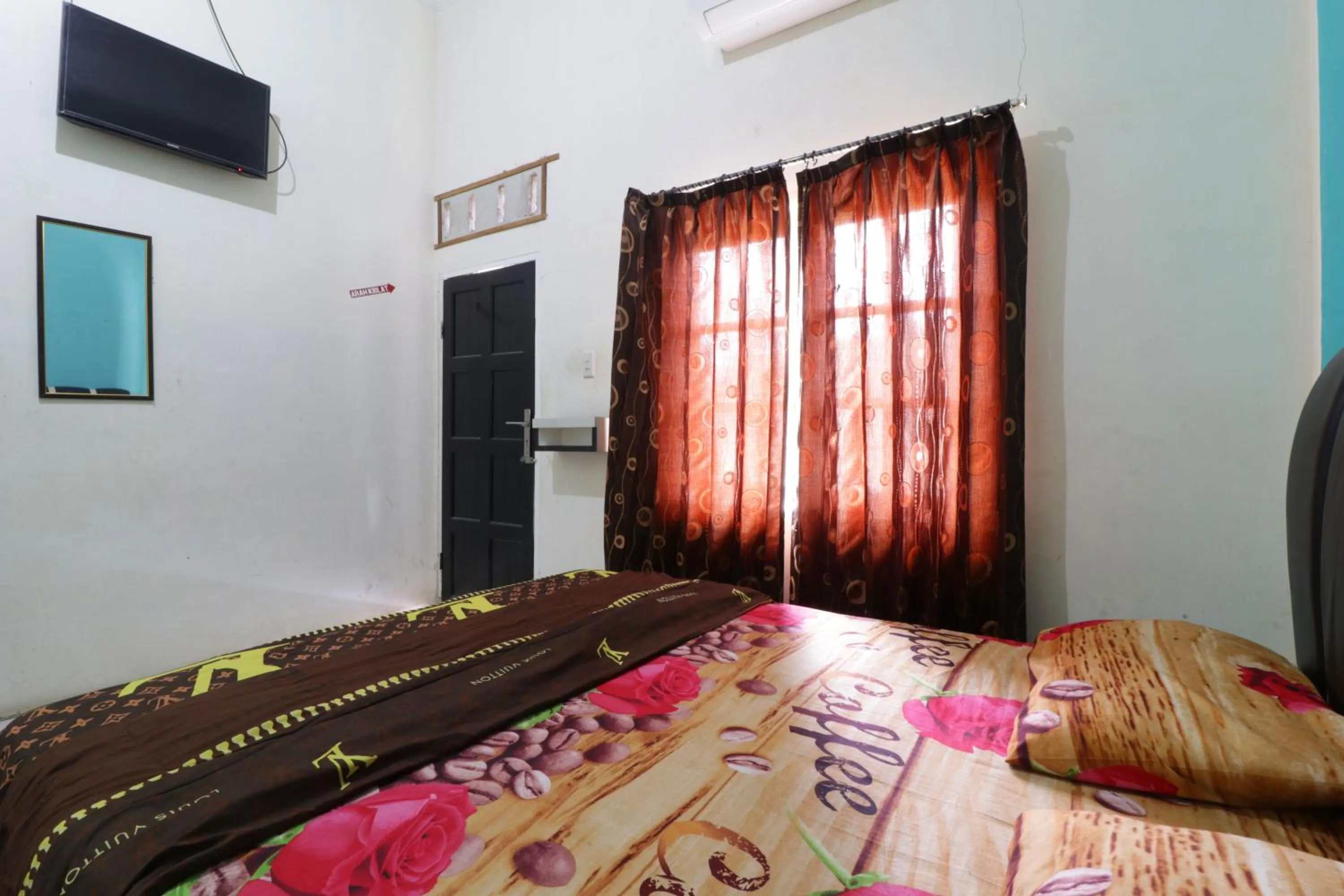 Bedroom, Bed in Hotel Graha Soeltan