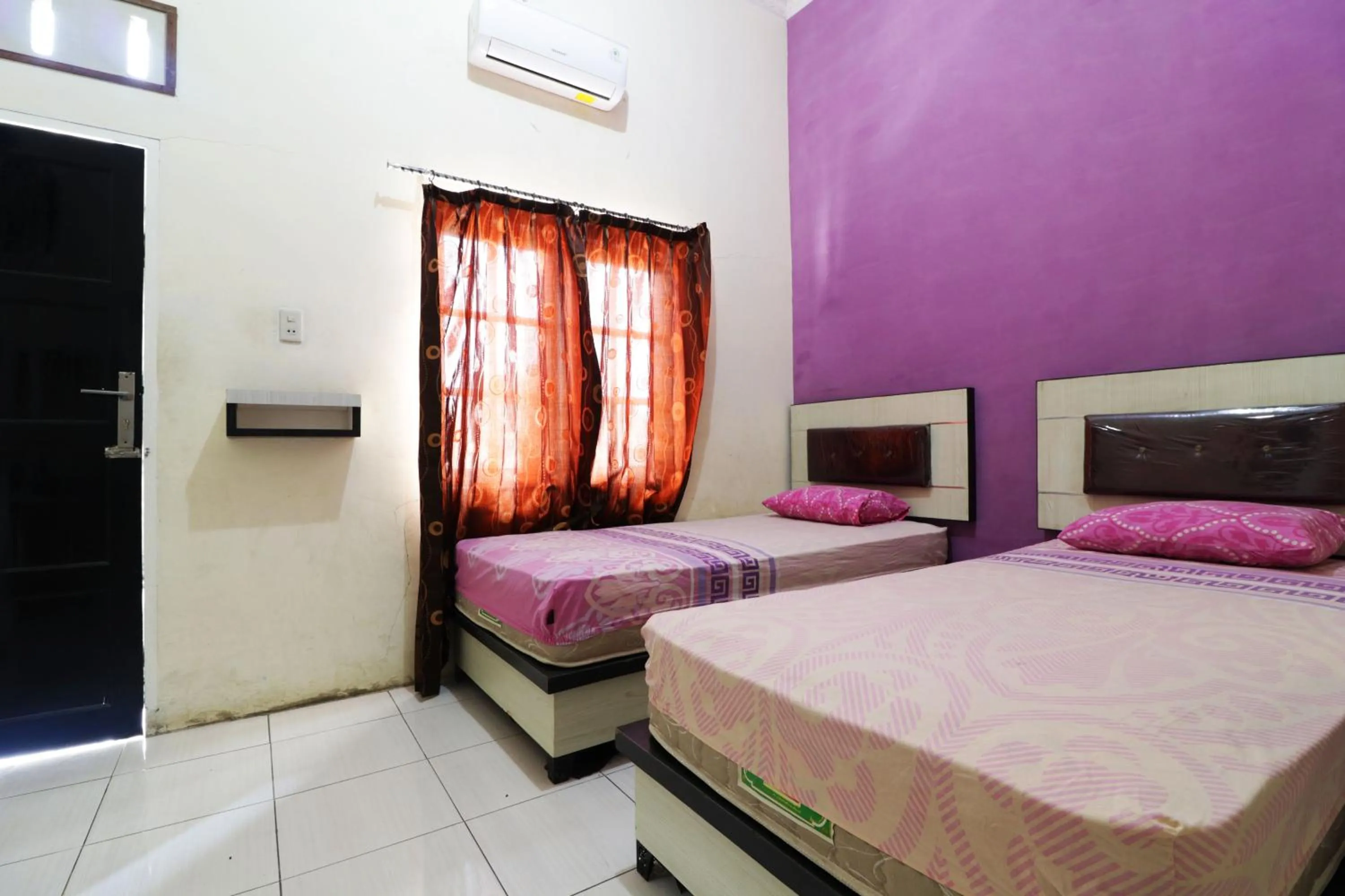 Bedroom, Bed in Hotel Graha Soeltan
