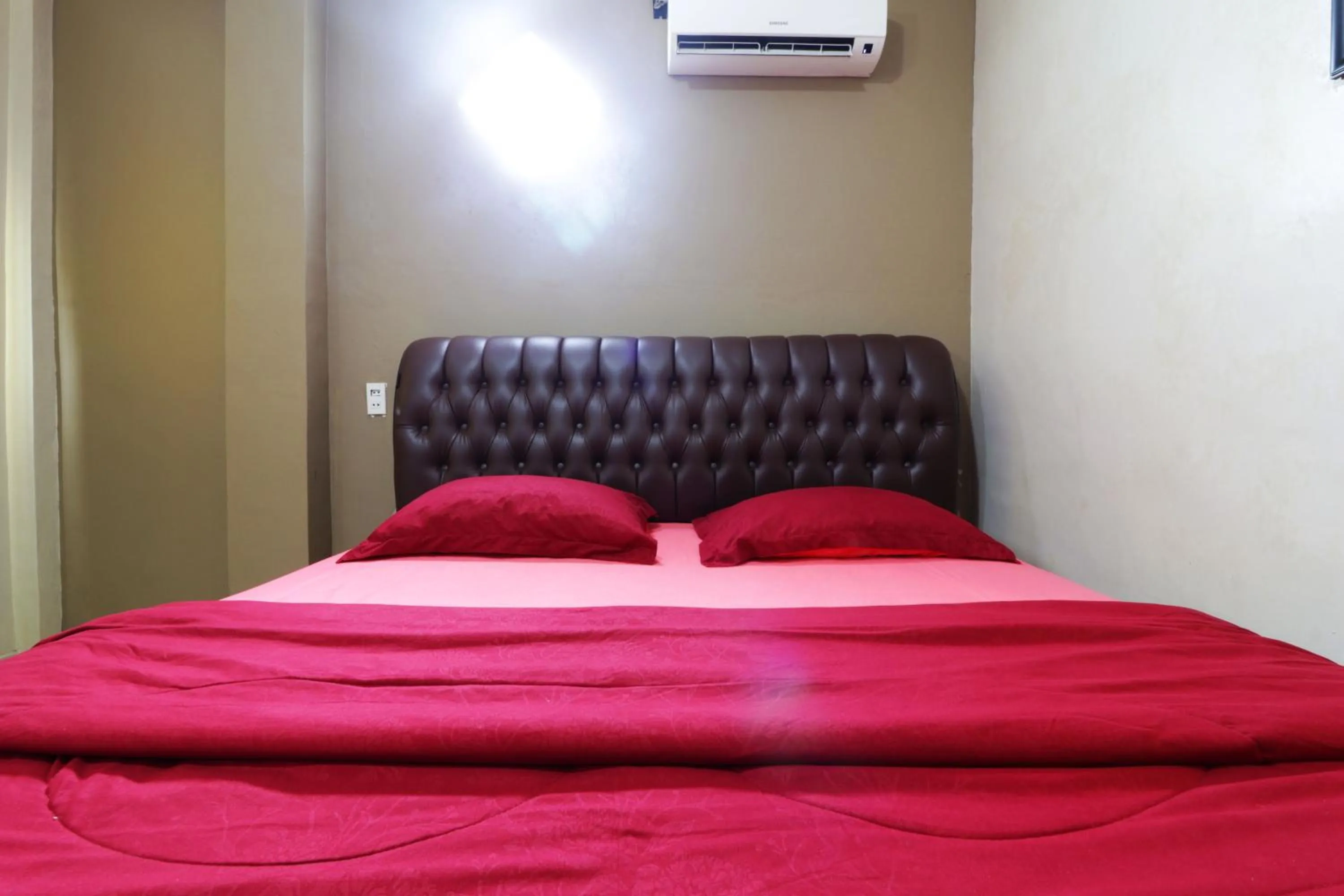 Bedroom, Bed in Hotel Graha Soeltan