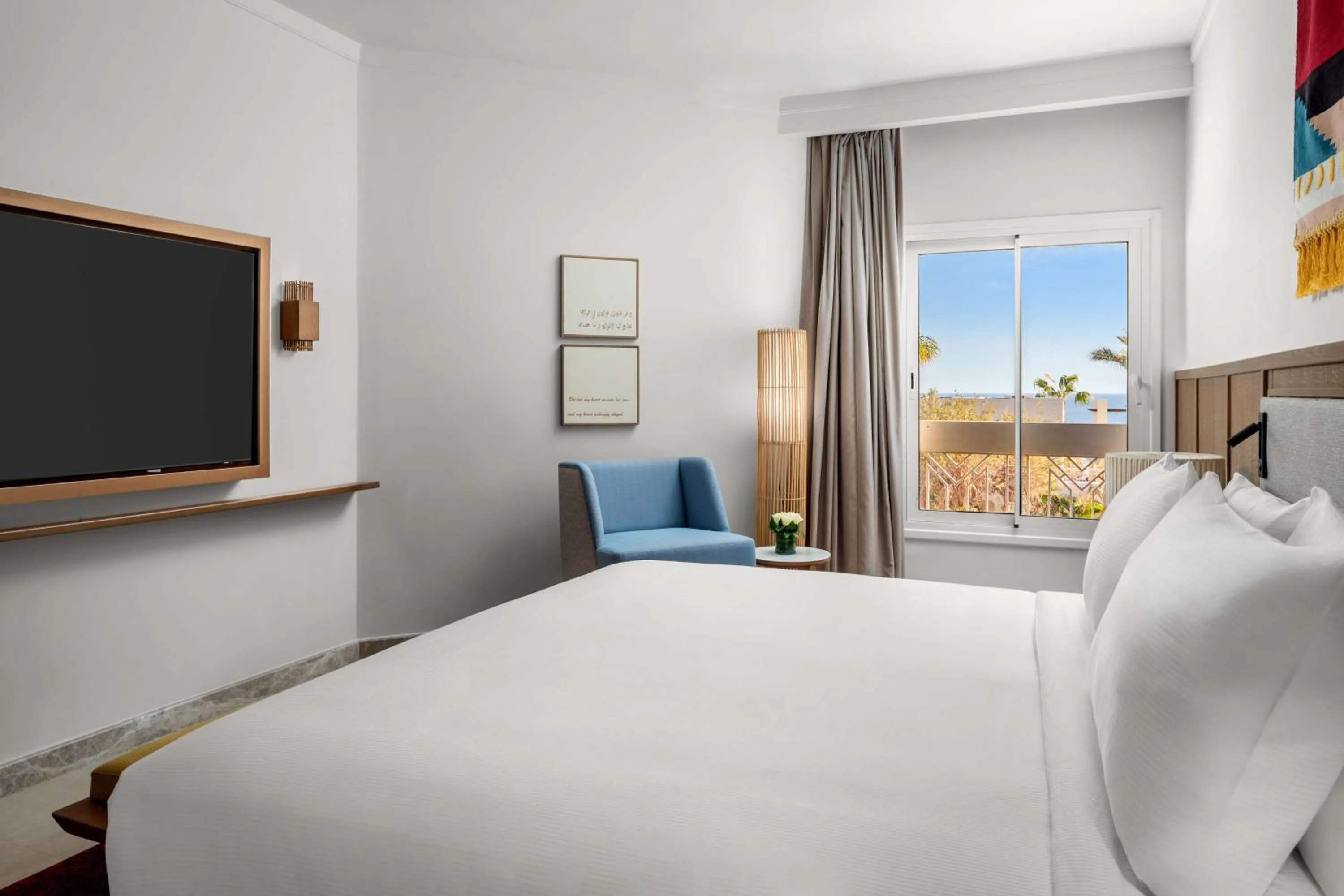 Bed in DoubleTree by Hilton Sharks Bay Resort