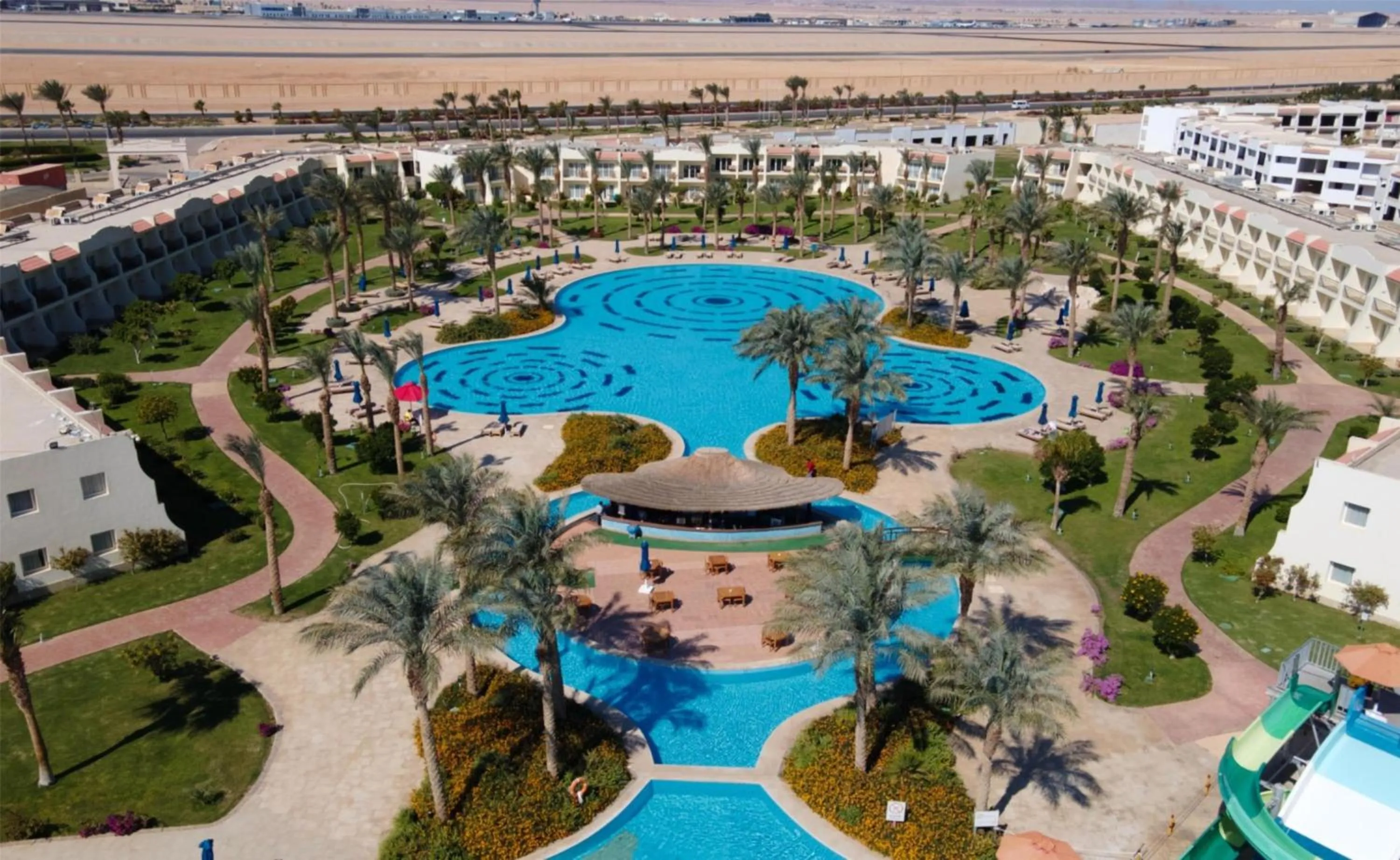 Lounge or bar in DoubleTree by Hilton Sharks Bay Resort