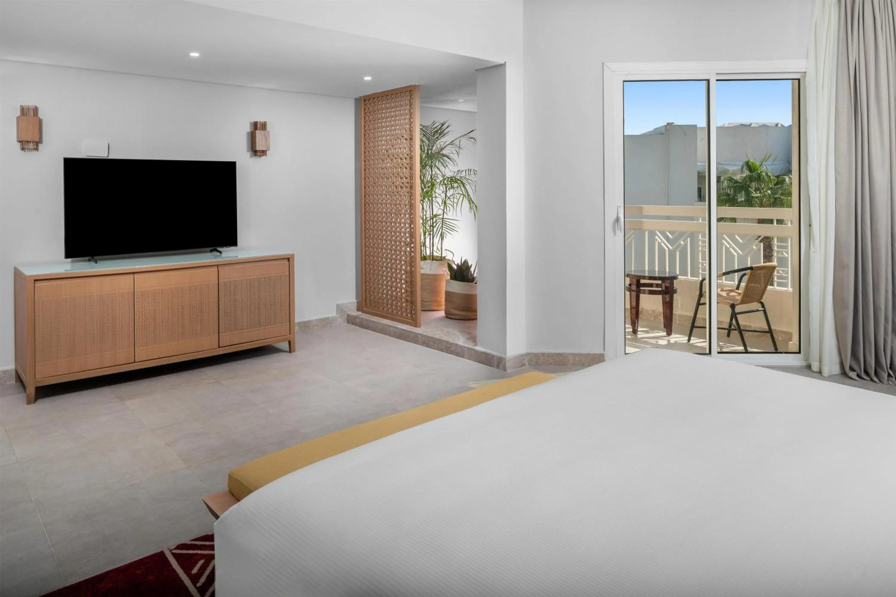 View (from property/room), Bed in DoubleTree by Hilton Sharks Bay Resort