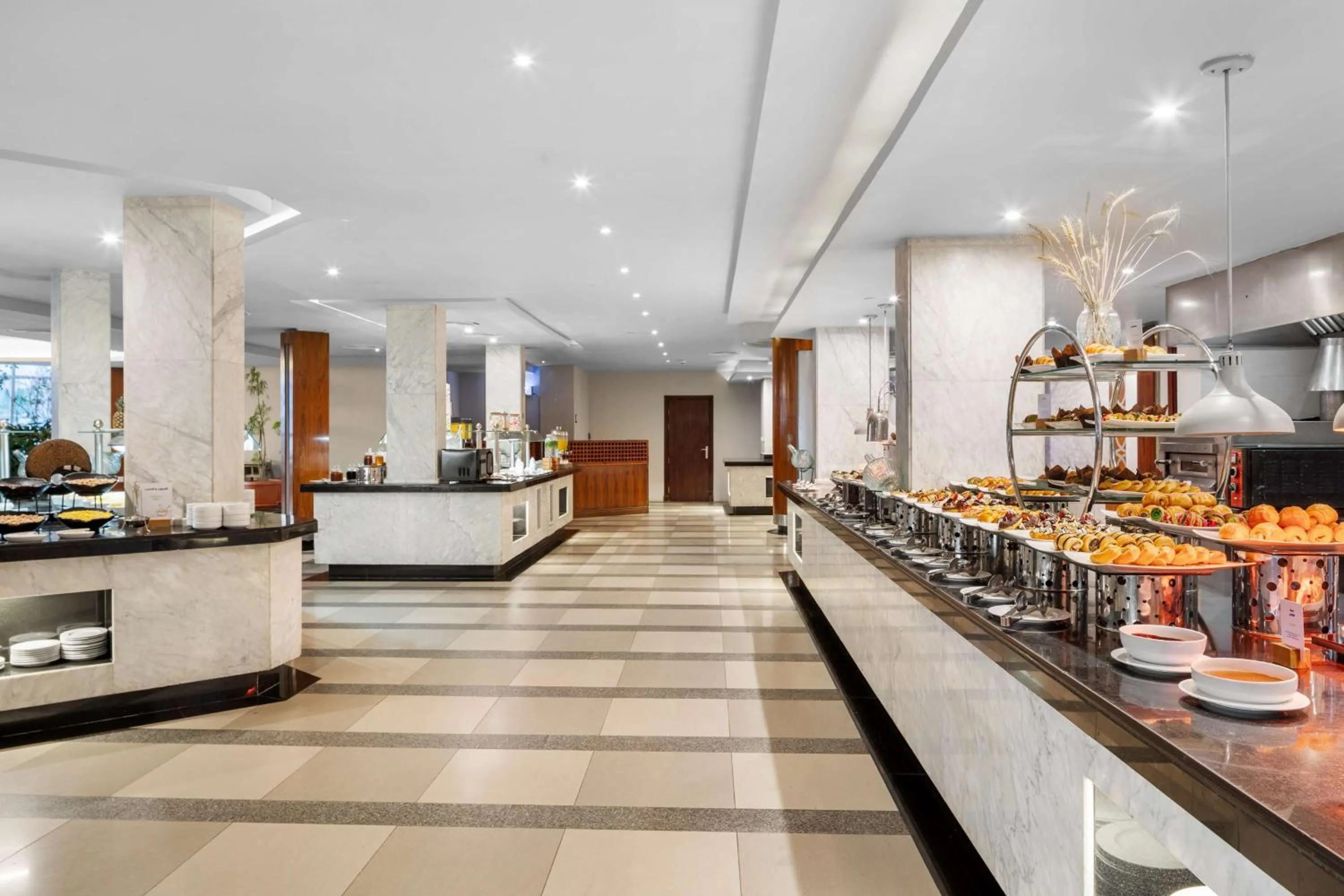 Restaurant/places to eat in DoubleTree by Hilton Sharks Bay Resort