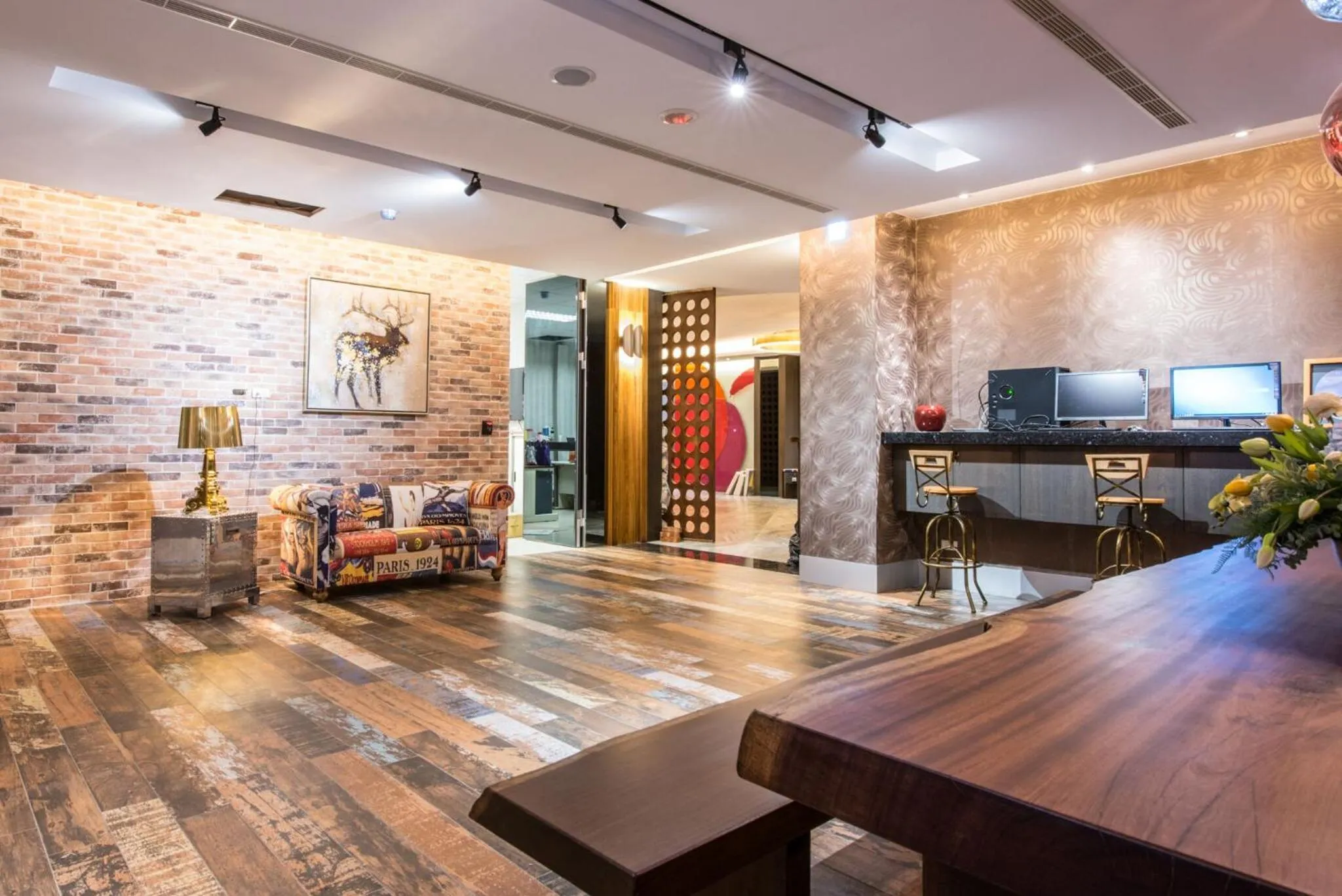 Lounge or bar in Lucky Apple Hotel