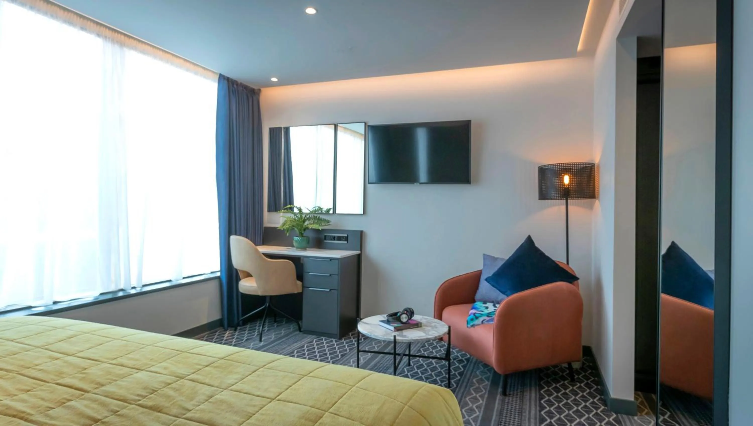 TV and multimedia, Bed in Marlin Hotel Stephens Green