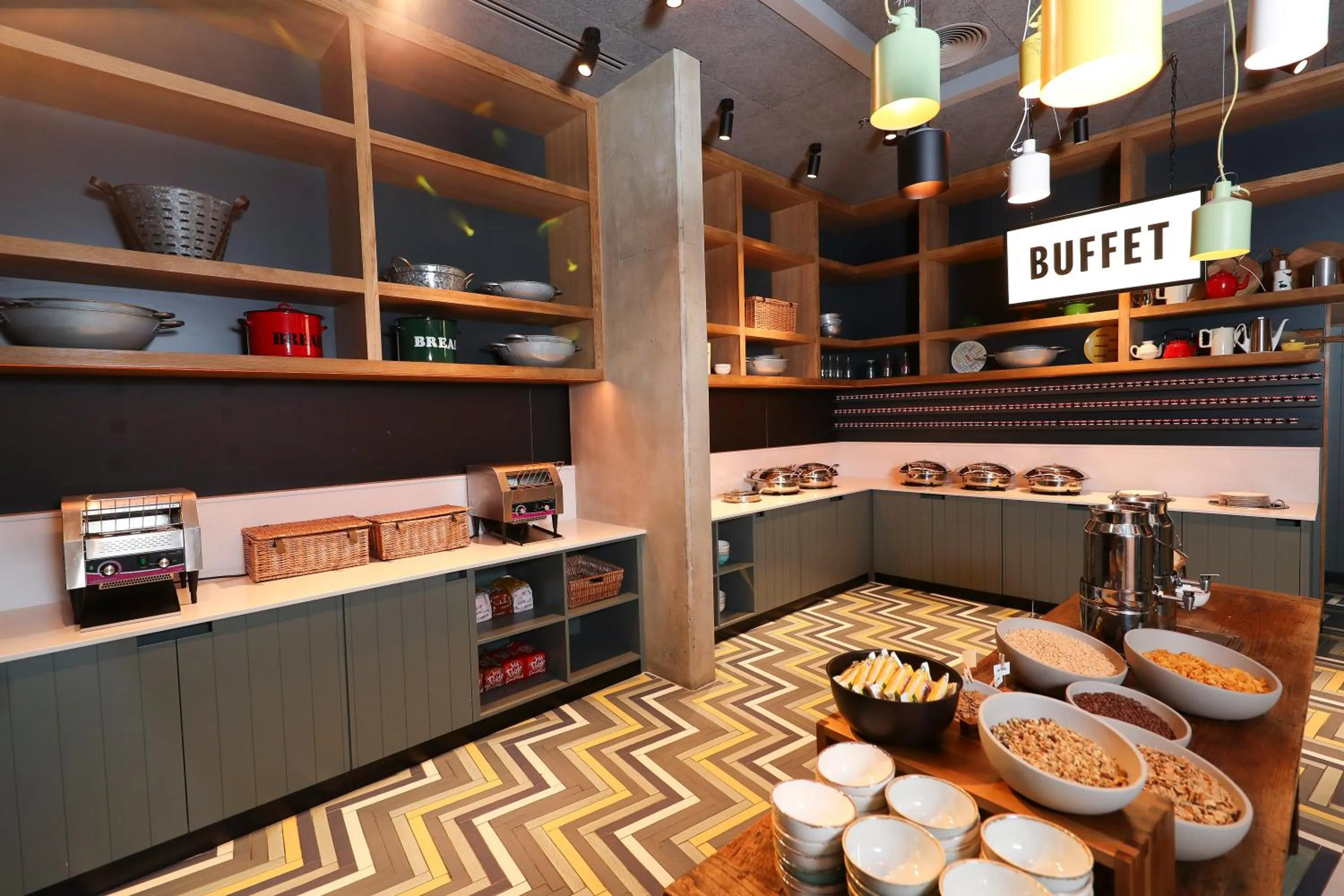 Restaurant/places to eat in Marlin Hotel Stephens Green