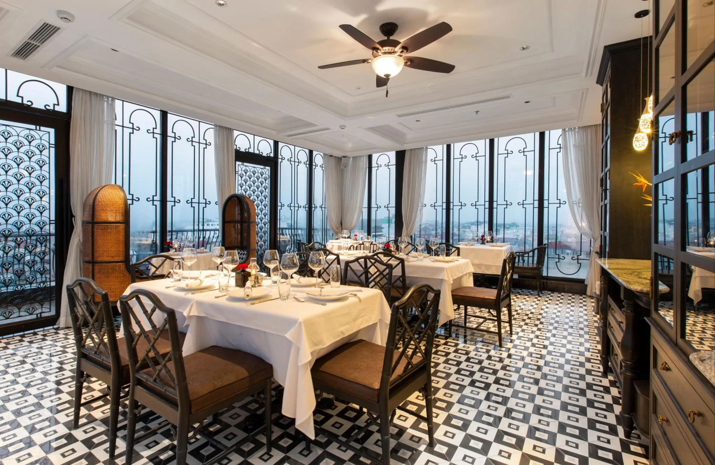 Restaurant/places to eat in La Siesta Premium Hang Be