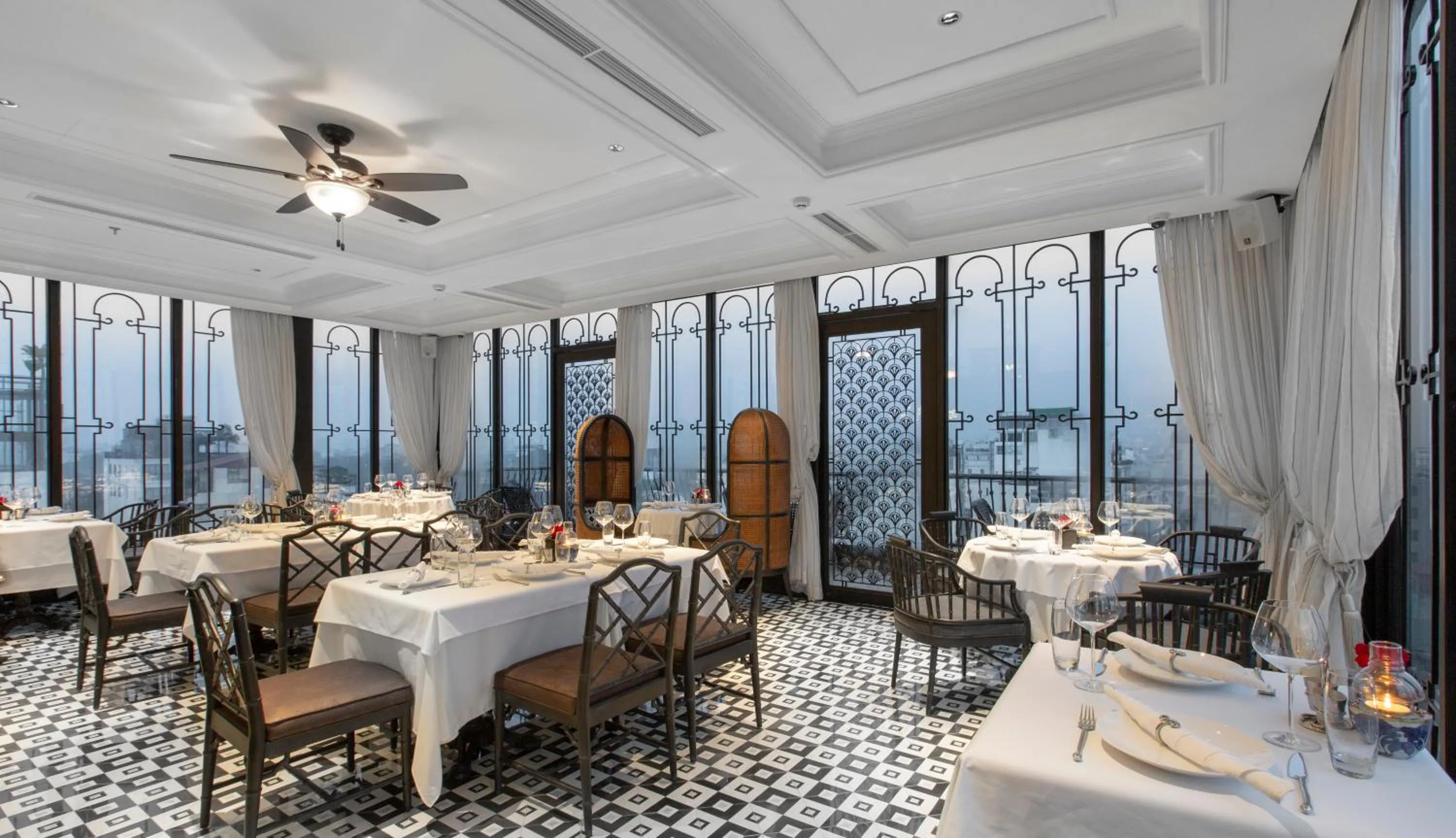 Restaurant/places to eat in La Siesta Premium Hang Be