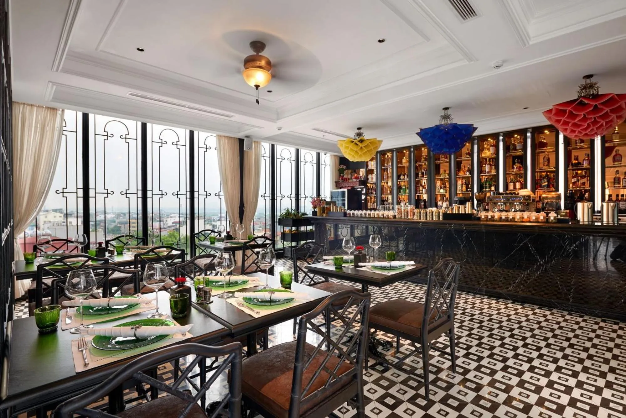 Restaurant/places to eat in La Siesta Premium Hang Be