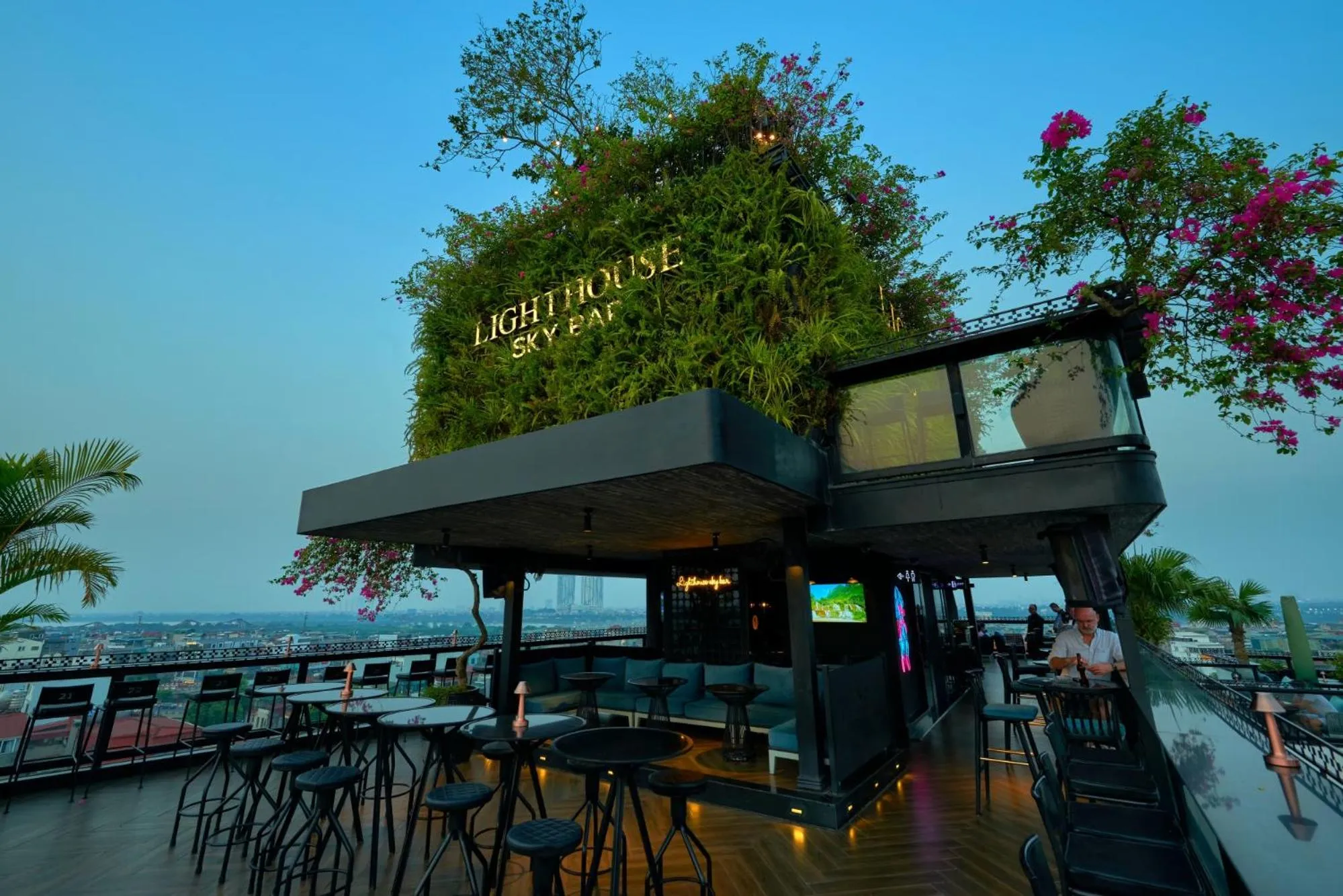 Restaurant/places to eat in La Siesta Premium Hang Be