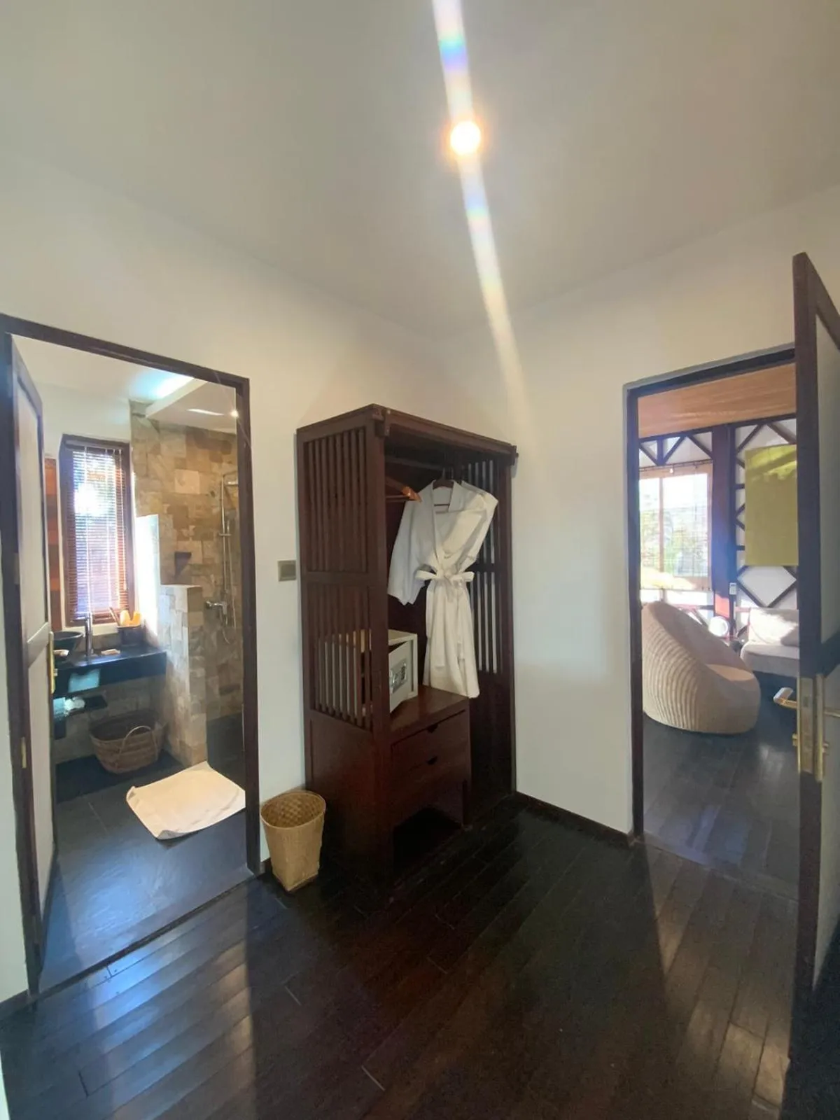 Photo of the whole room, Bed in ViewPoint Ecolodge