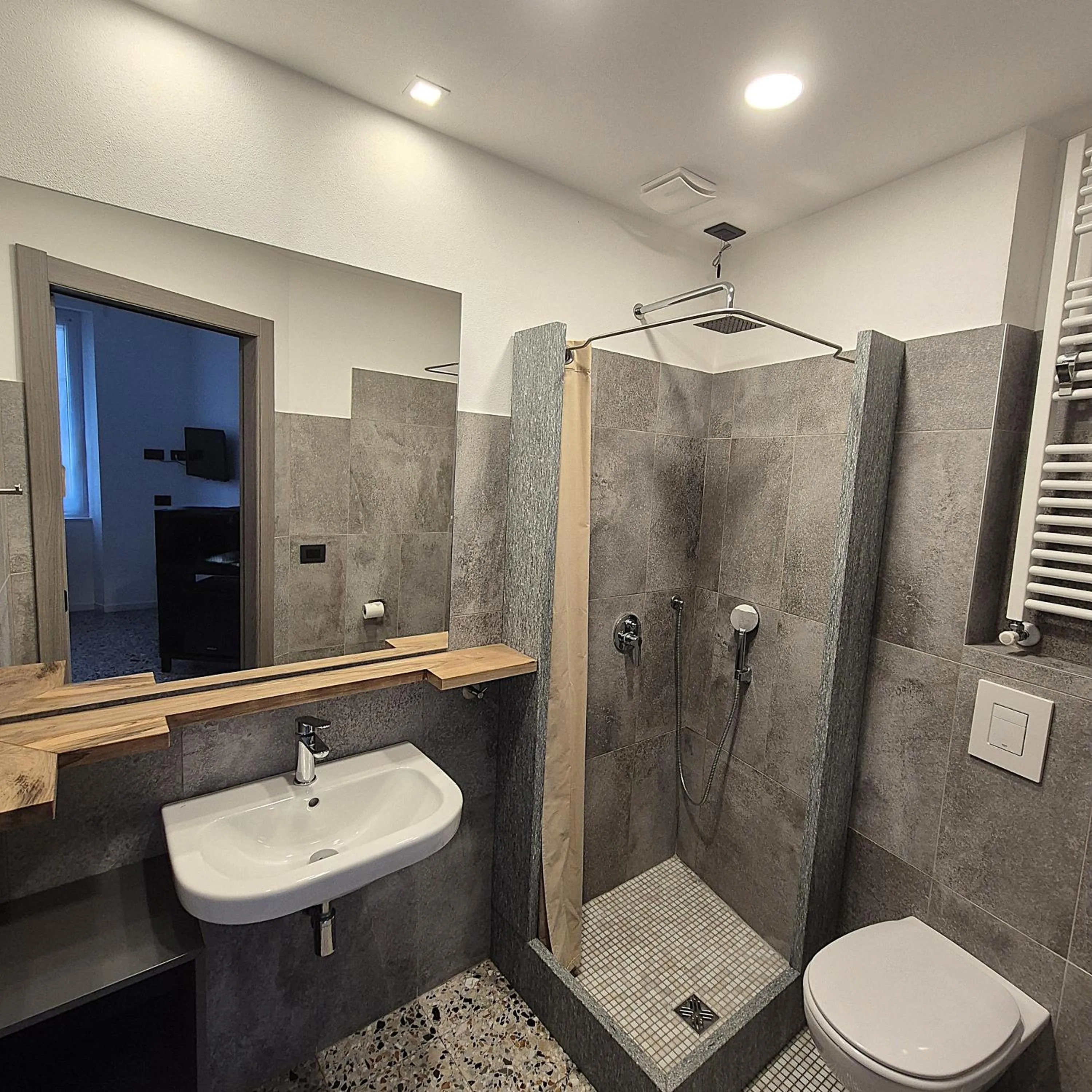 Shower in Residenza Laurum