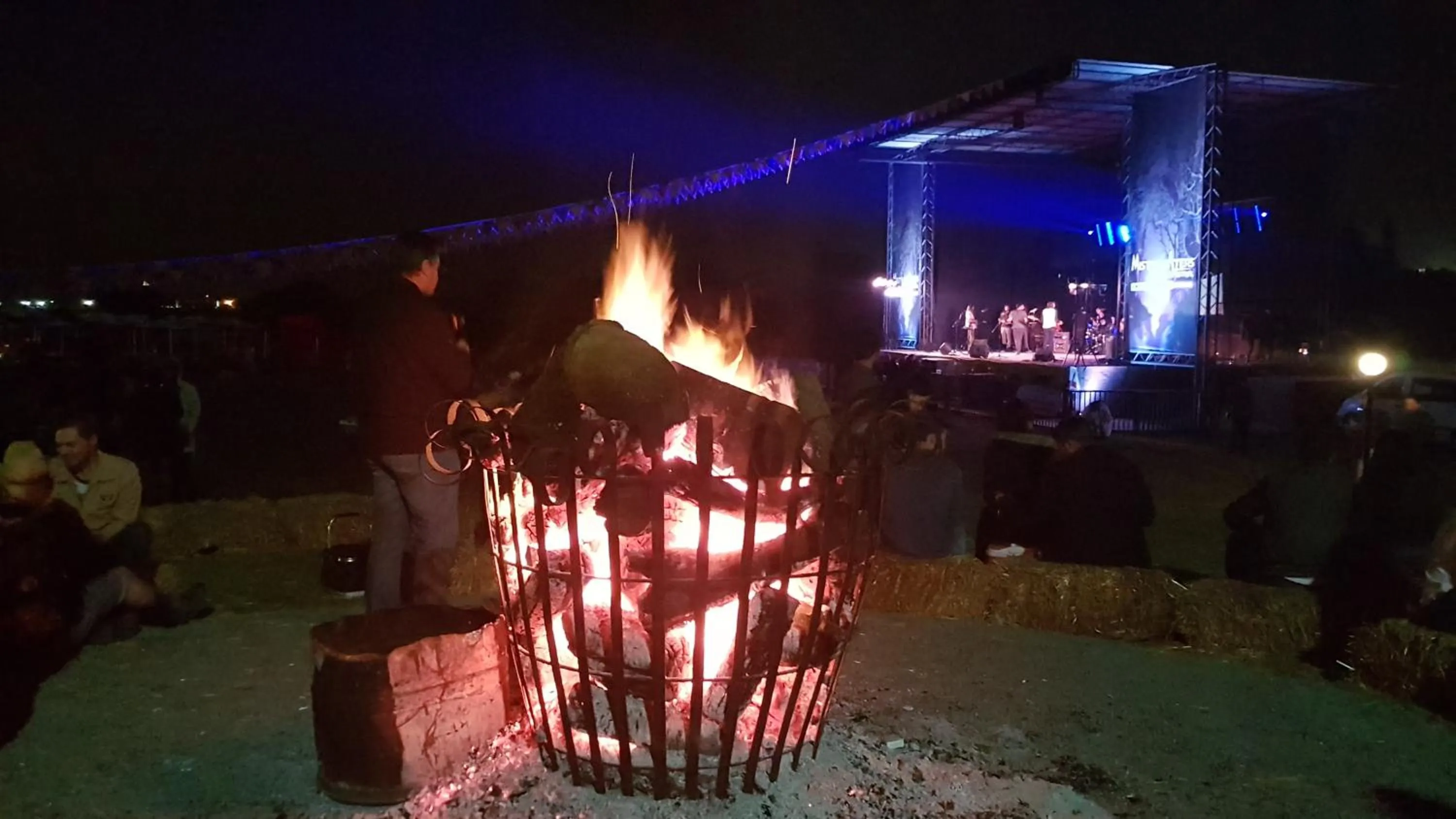 Evening entertainment in Umuzi Lodge