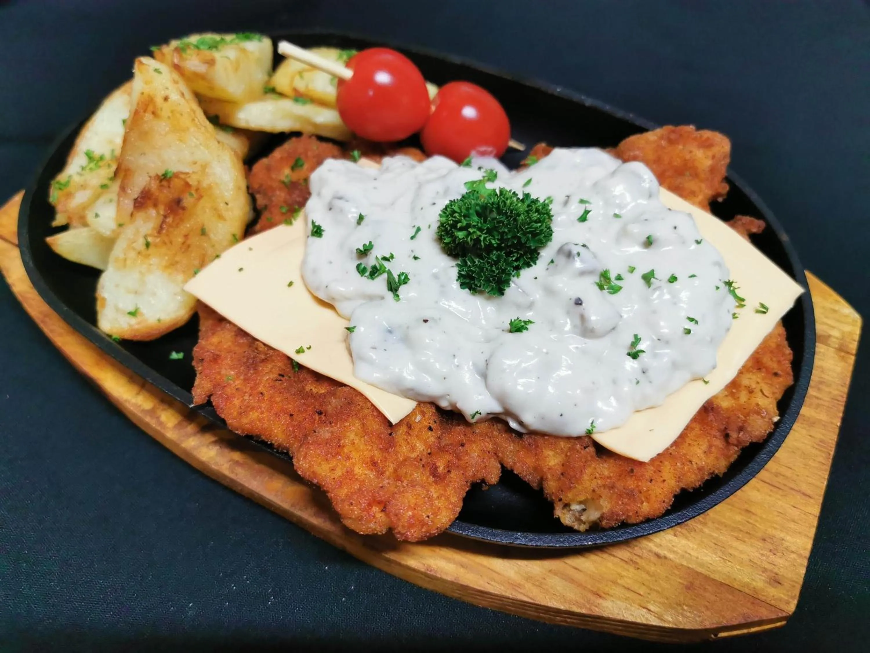 Restaurant/places to eat in Umuzi Lodge