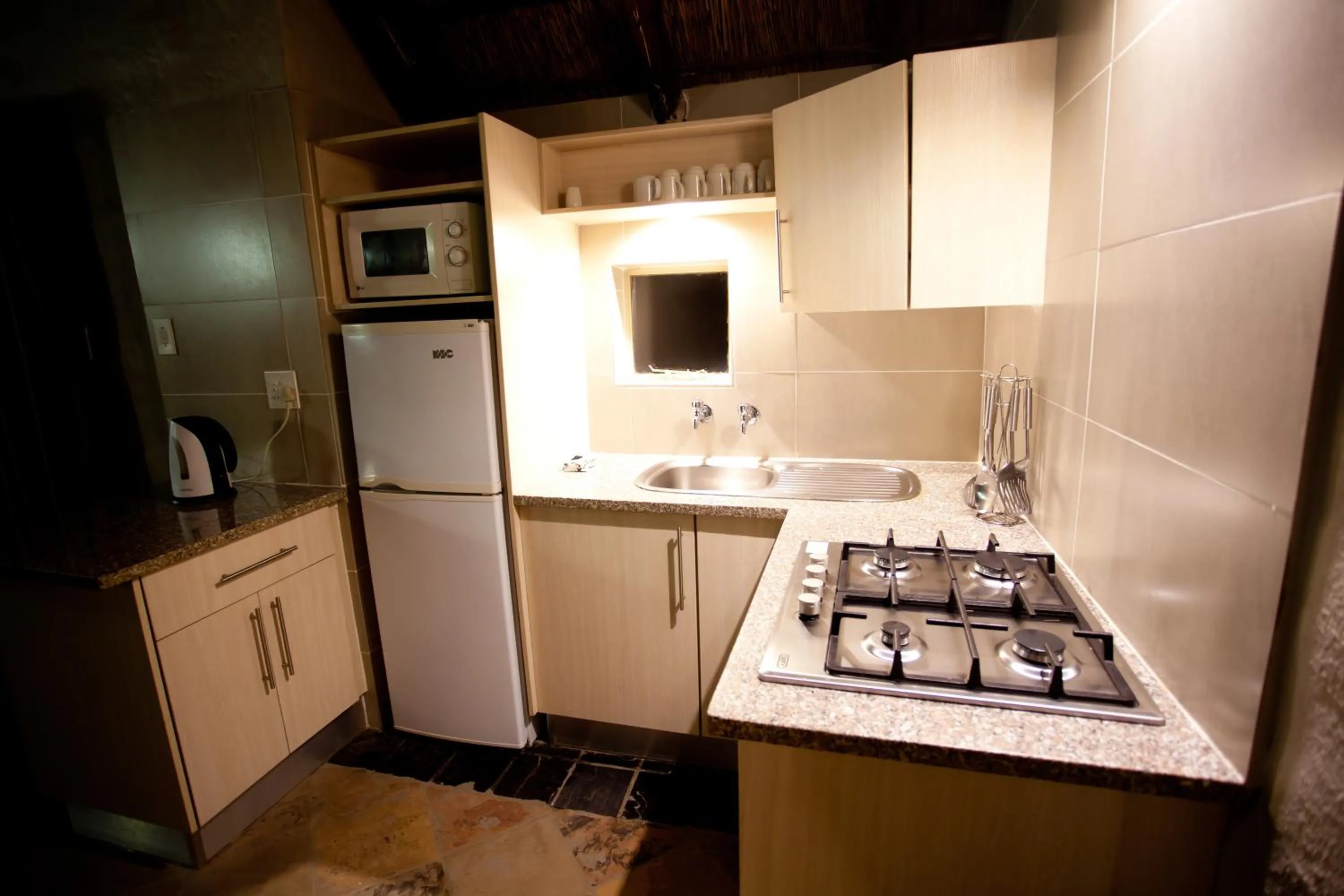 Kitchen or kitchenette in Umuzi Lodge