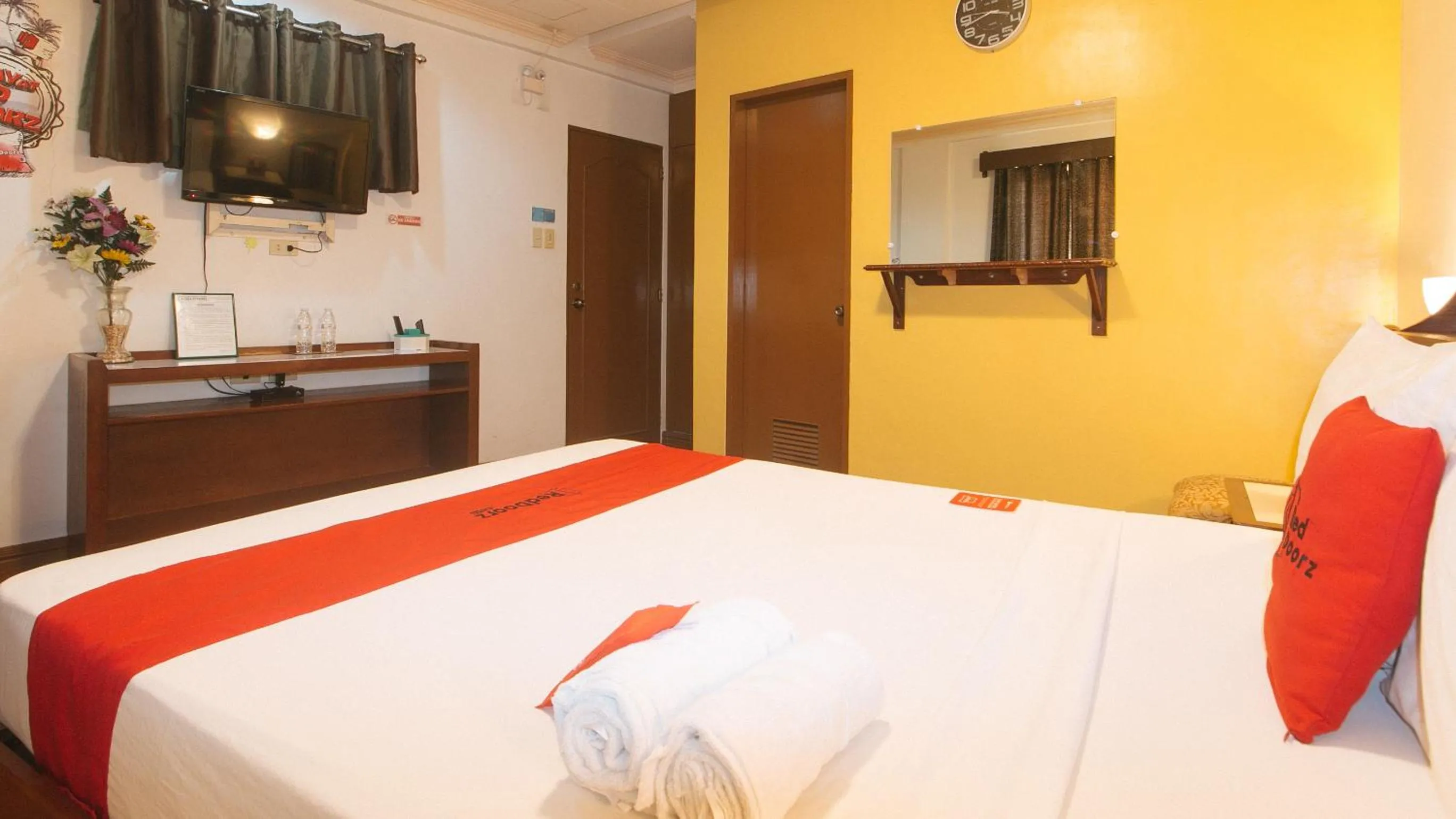 TV and multimedia, Bed in RedDoorz at La Casa Guesthouse former RedDoorz at Tamarind Street Angeles City