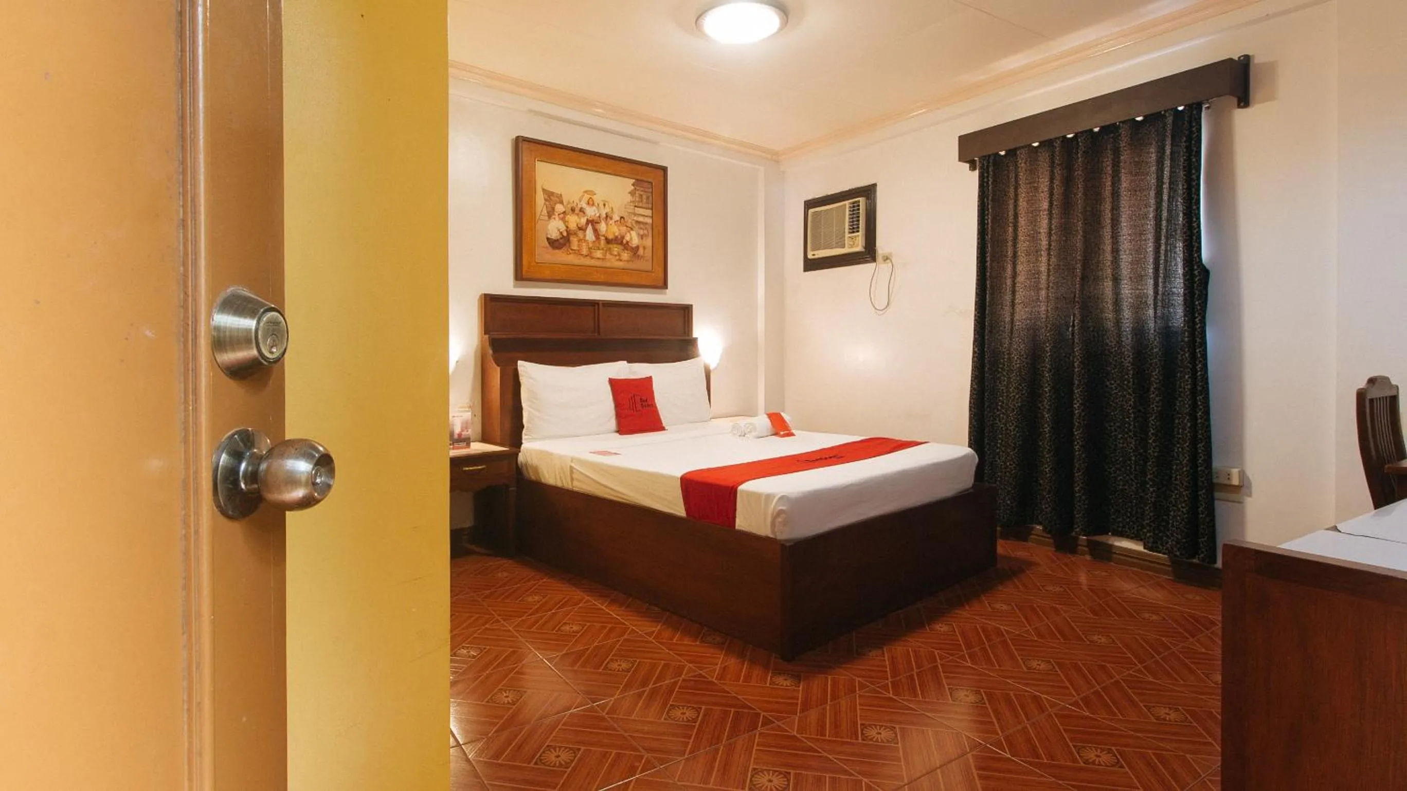 Bed in RedDoorz at La Casa Guesthouse former RedDoorz at Tamarind Street Angeles City