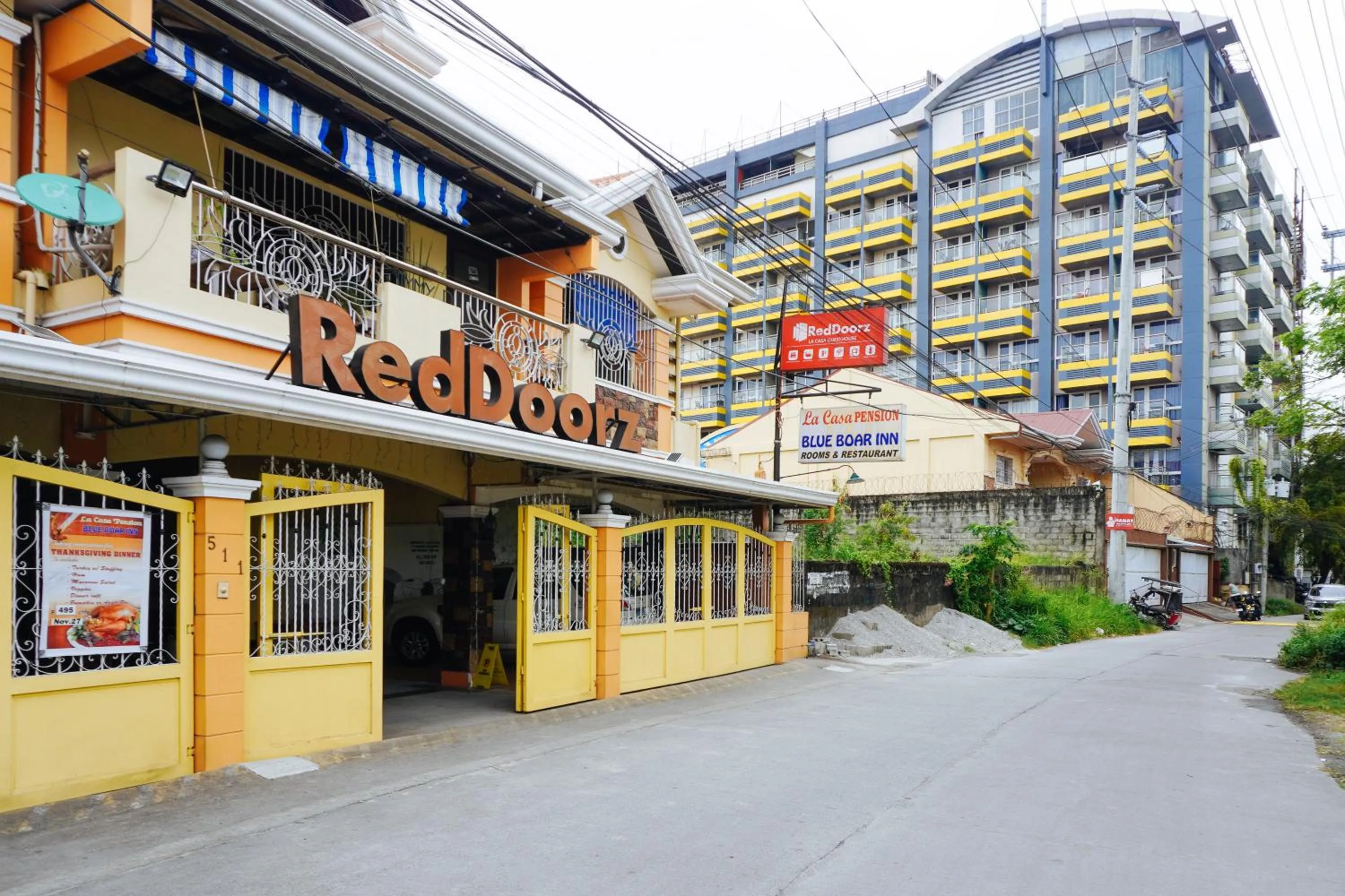 Property building in RedDoorz at La Casa Guesthouse former RedDoorz at Tamarind Street Angeles City