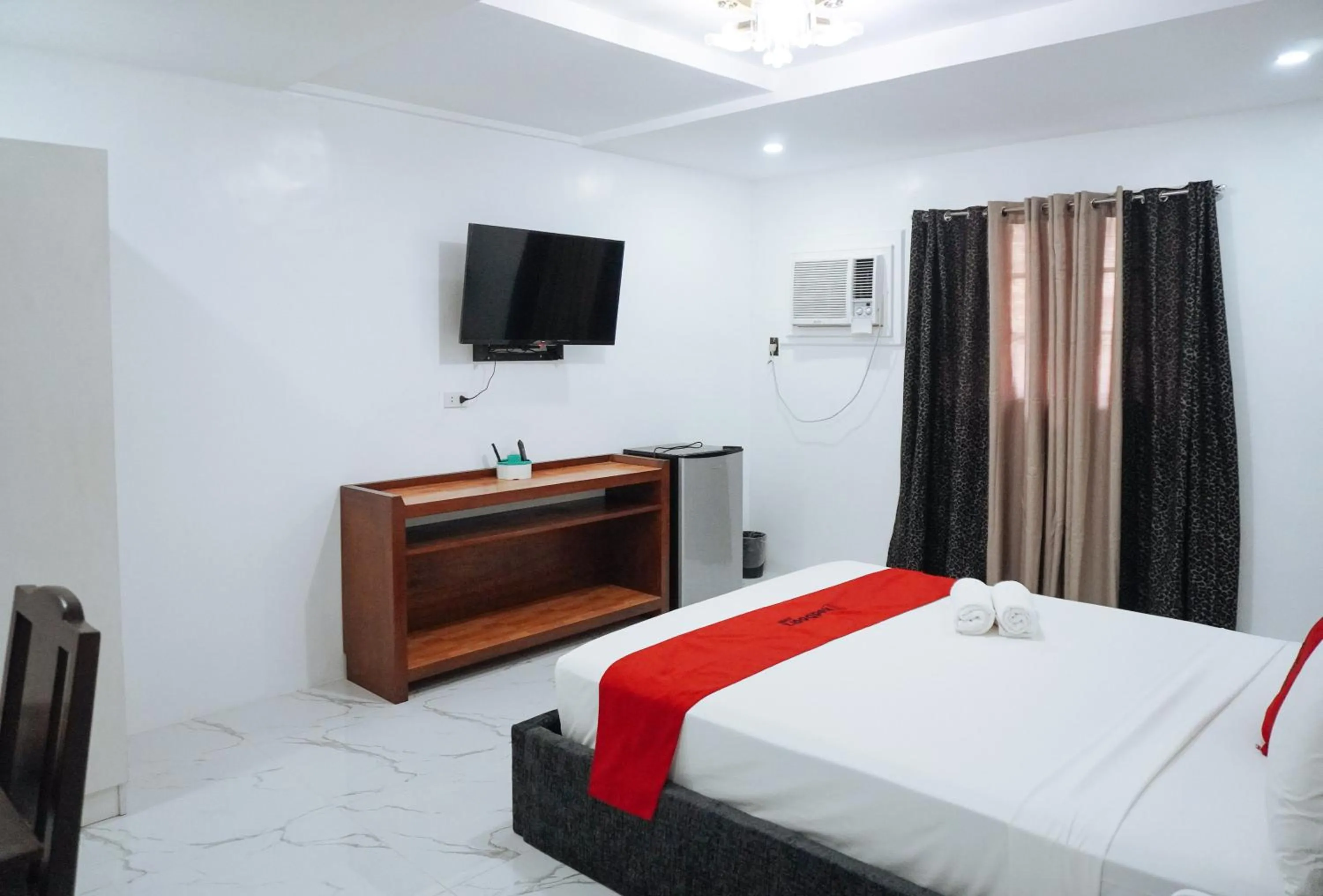 Bedroom, Bed in RedDoorz at La Casa Guesthouse former RedDoorz at Tamarind Street Angeles City