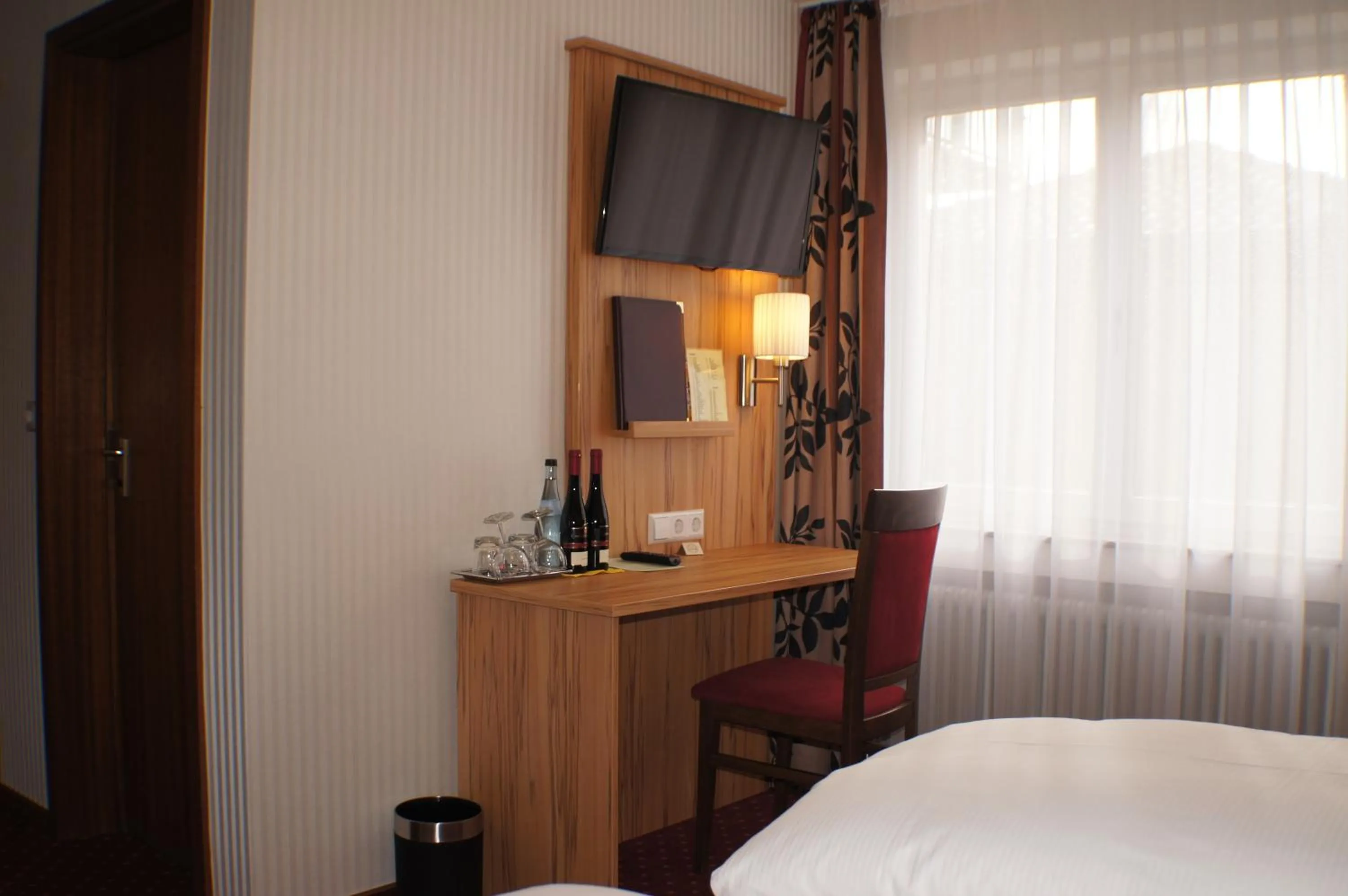 Seating area, Bed in Hotel am Bad