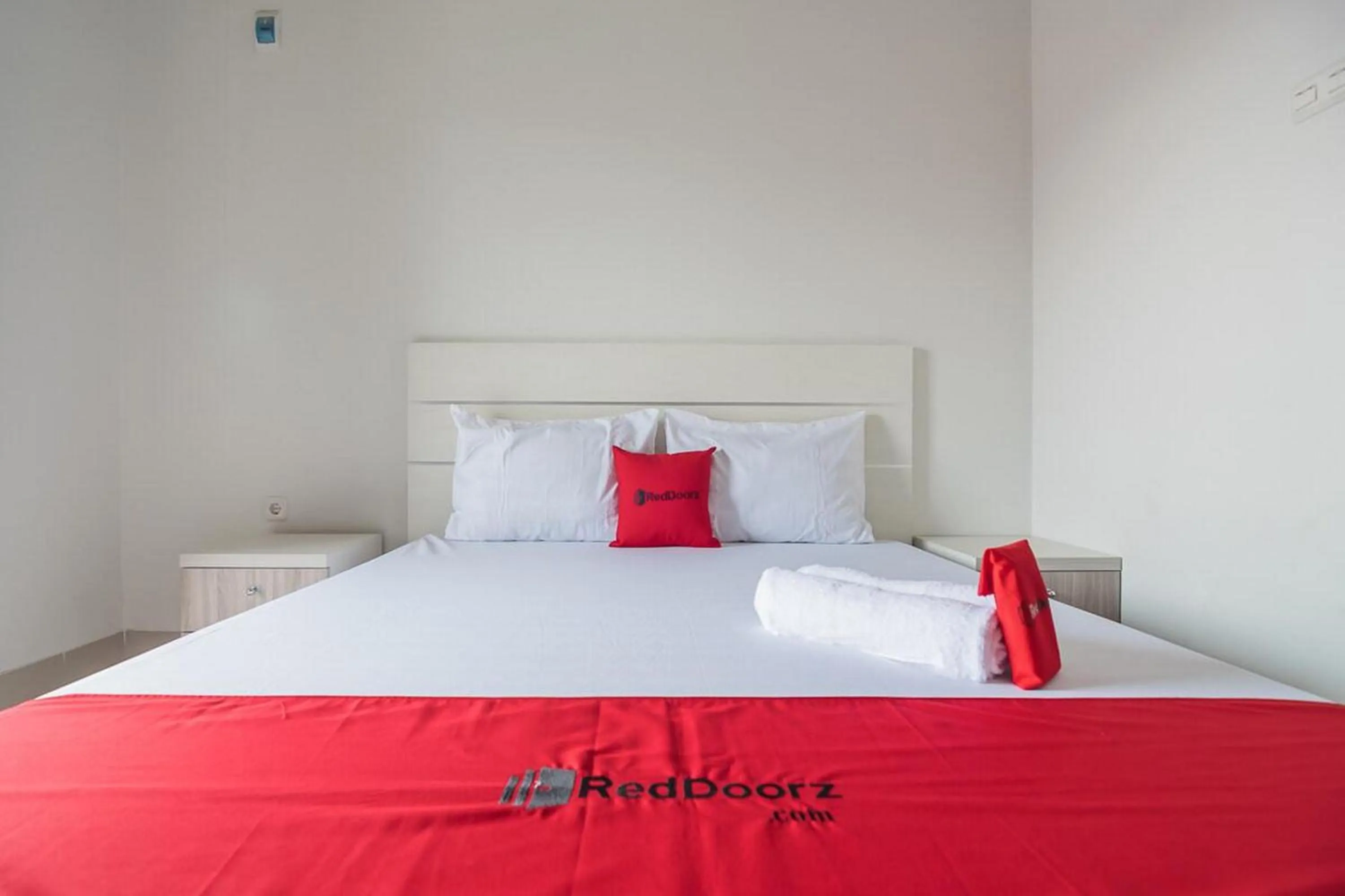 Bed in RedDoorz Syariah near Tugu Juang Jambi