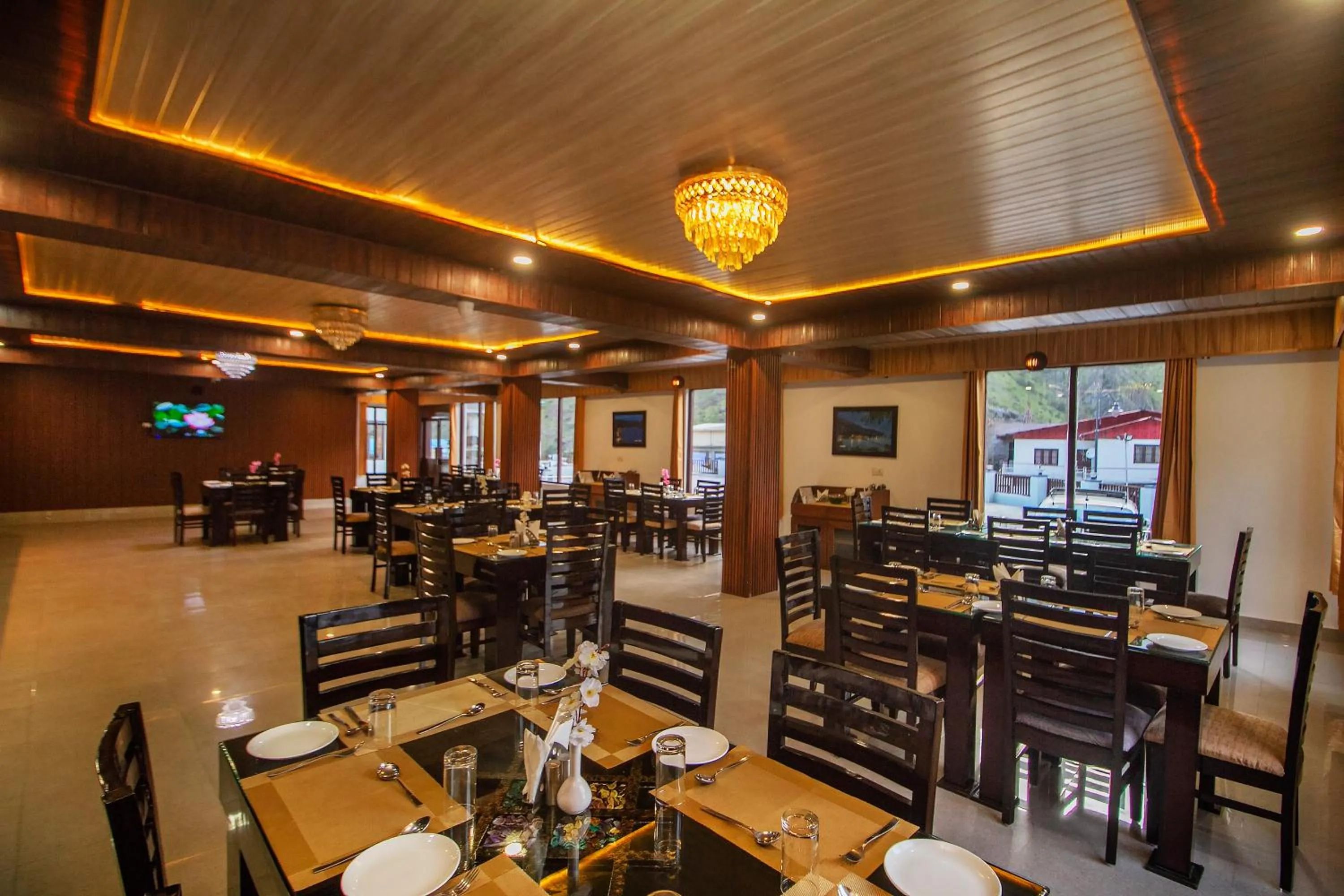 Restaurant/places to eat in Amritara The Avadh