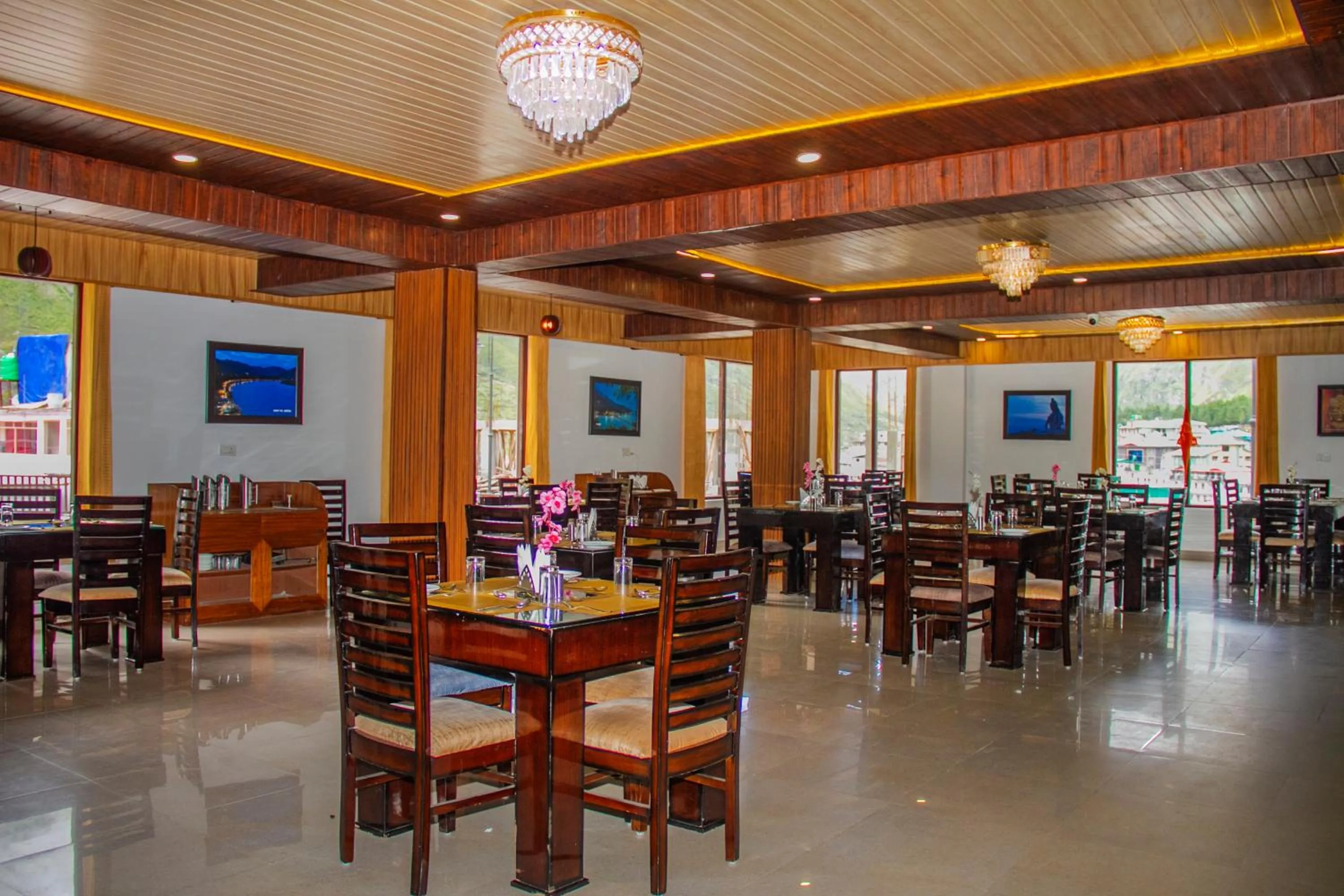 Restaurant/places to eat in Amritara The Avadh