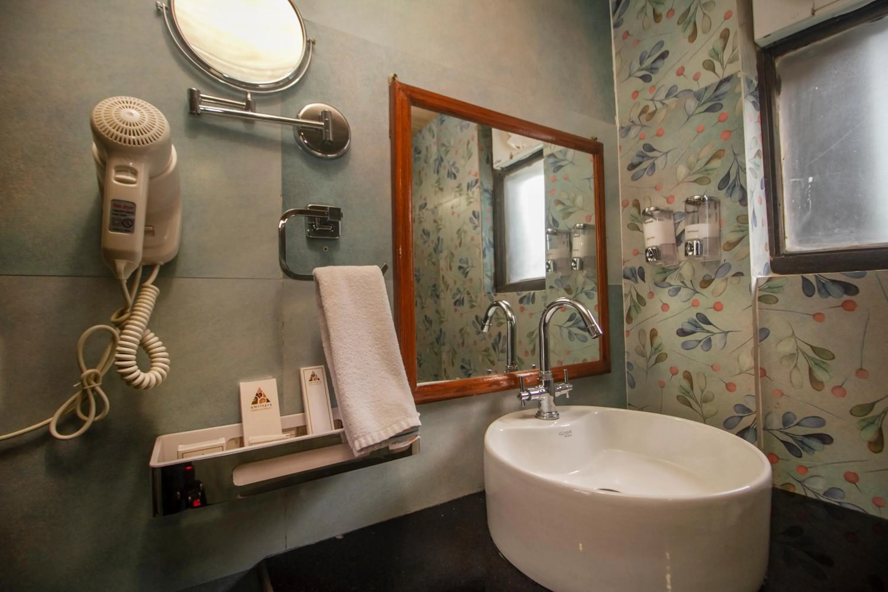 Bathroom in Amritara The Avadh