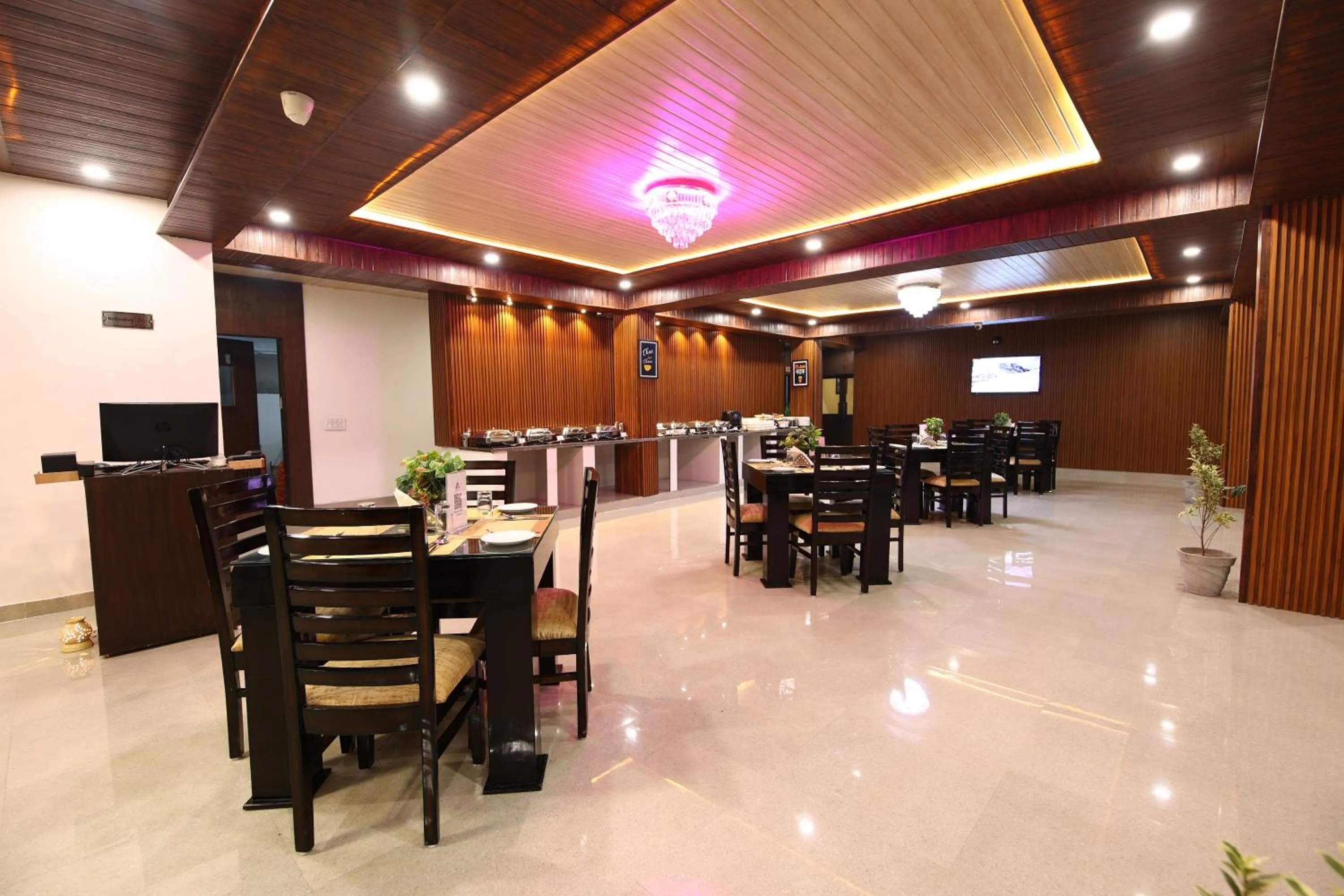 Restaurant/places to eat in Amritara The Avadh