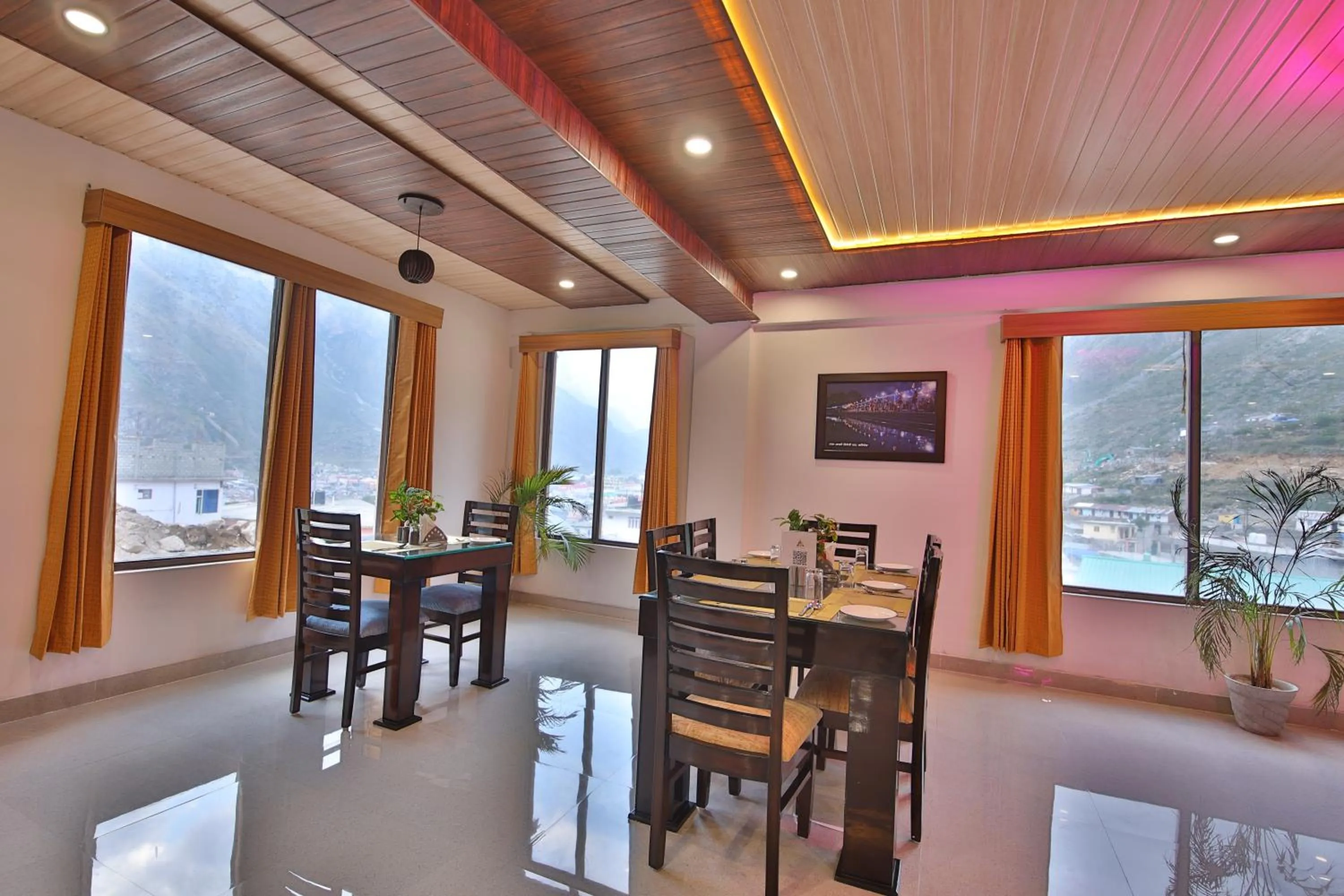 Restaurant/places to eat in Amritara The Avadh