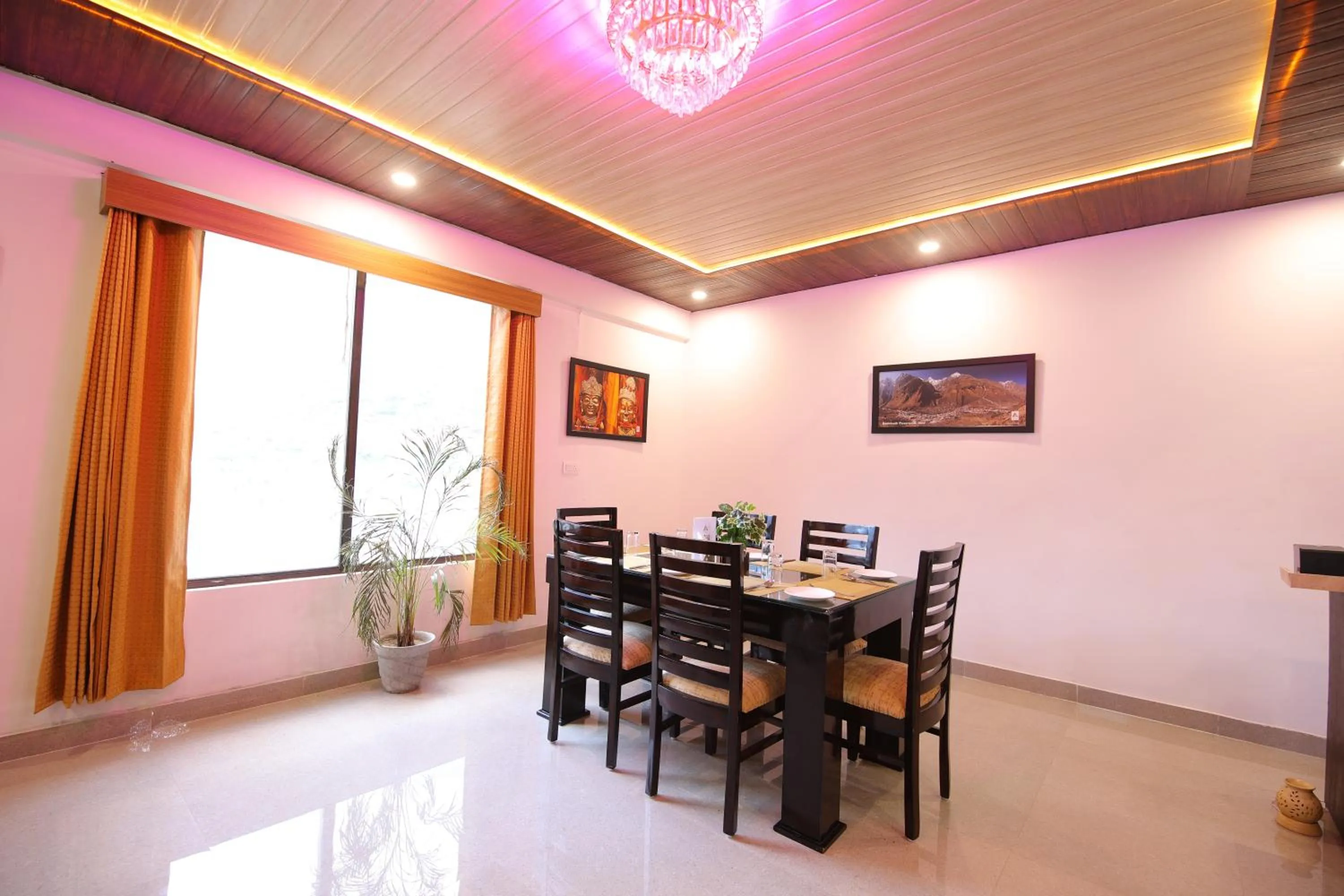 Dining area in Amritara The Avadh