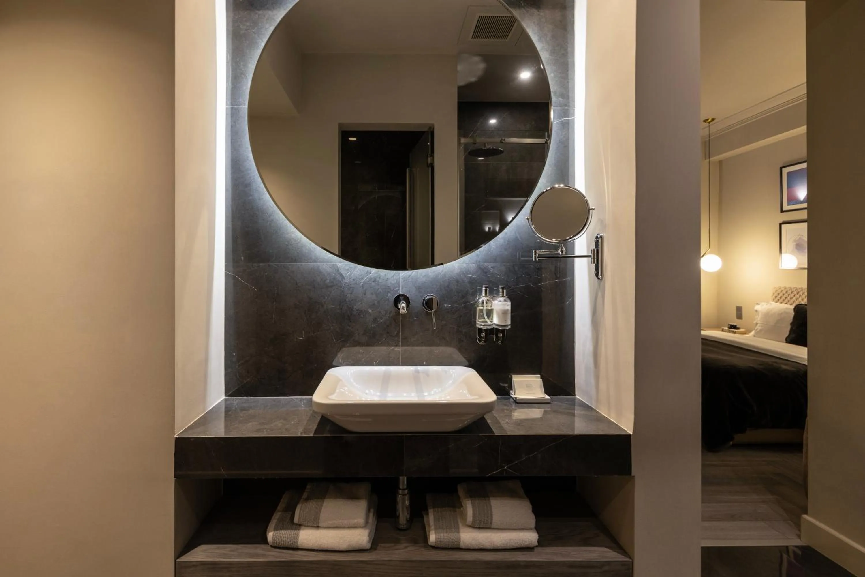 Bathroom in Oniro City