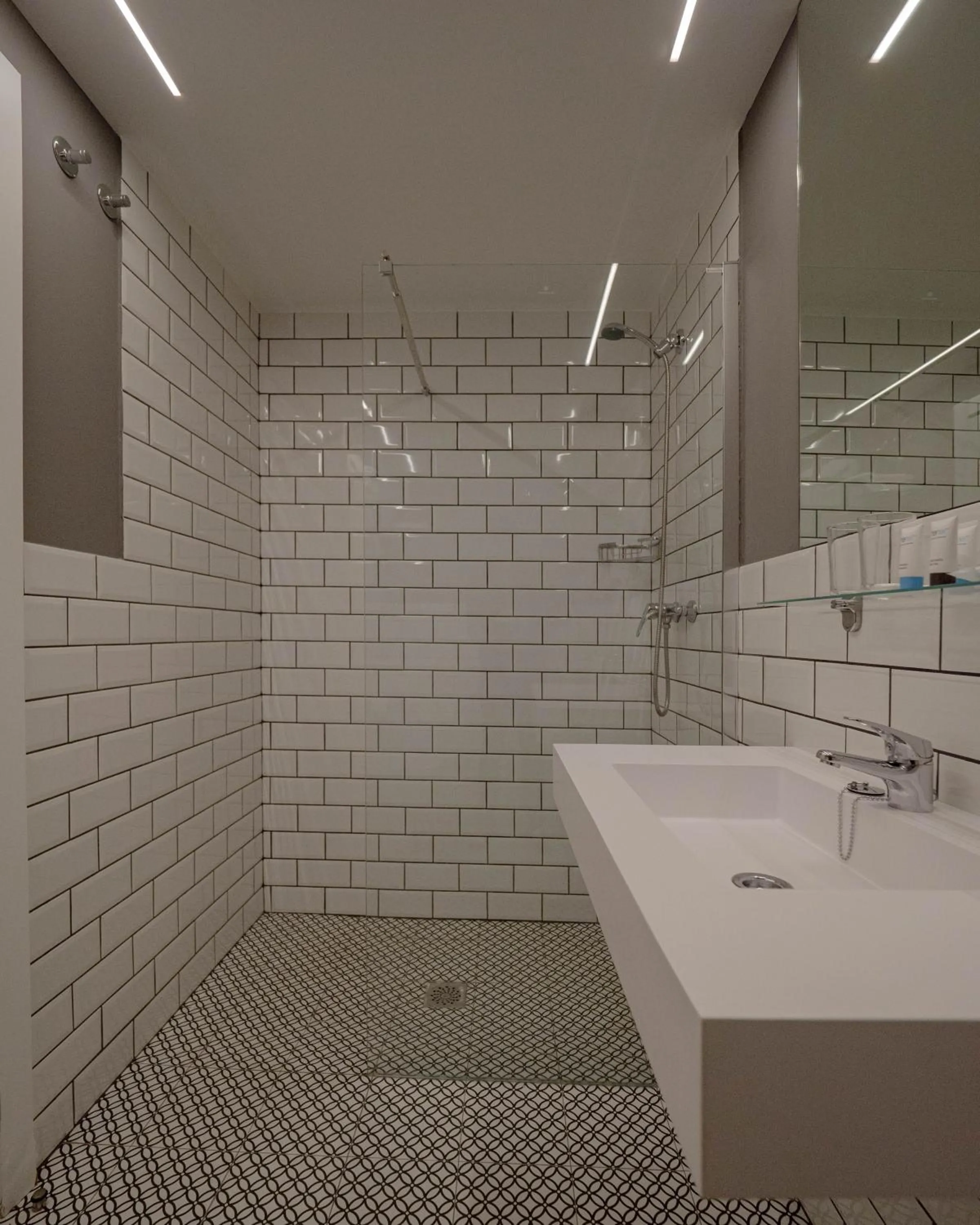 Shower in Rener Hotel Los Campones